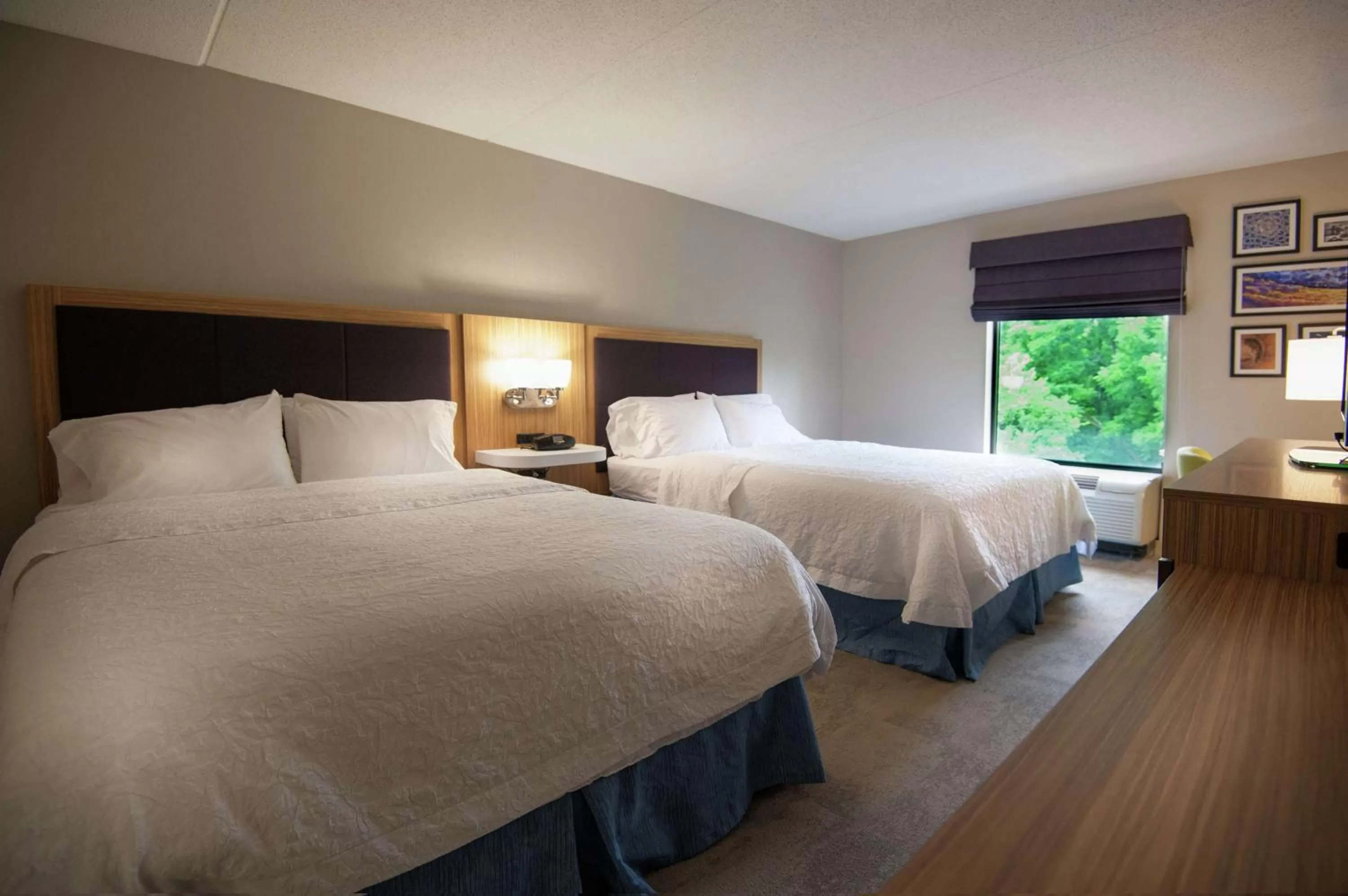 Bed in Hampton Inn Doylestown