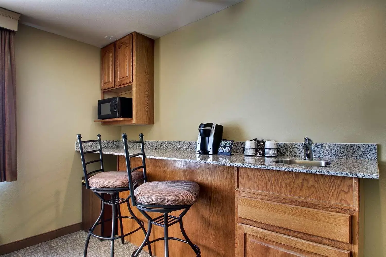 King Suite with Spa Bath in Best Western West Hills Inn King Suite with Spa Bath in Best Western West Hills Inn