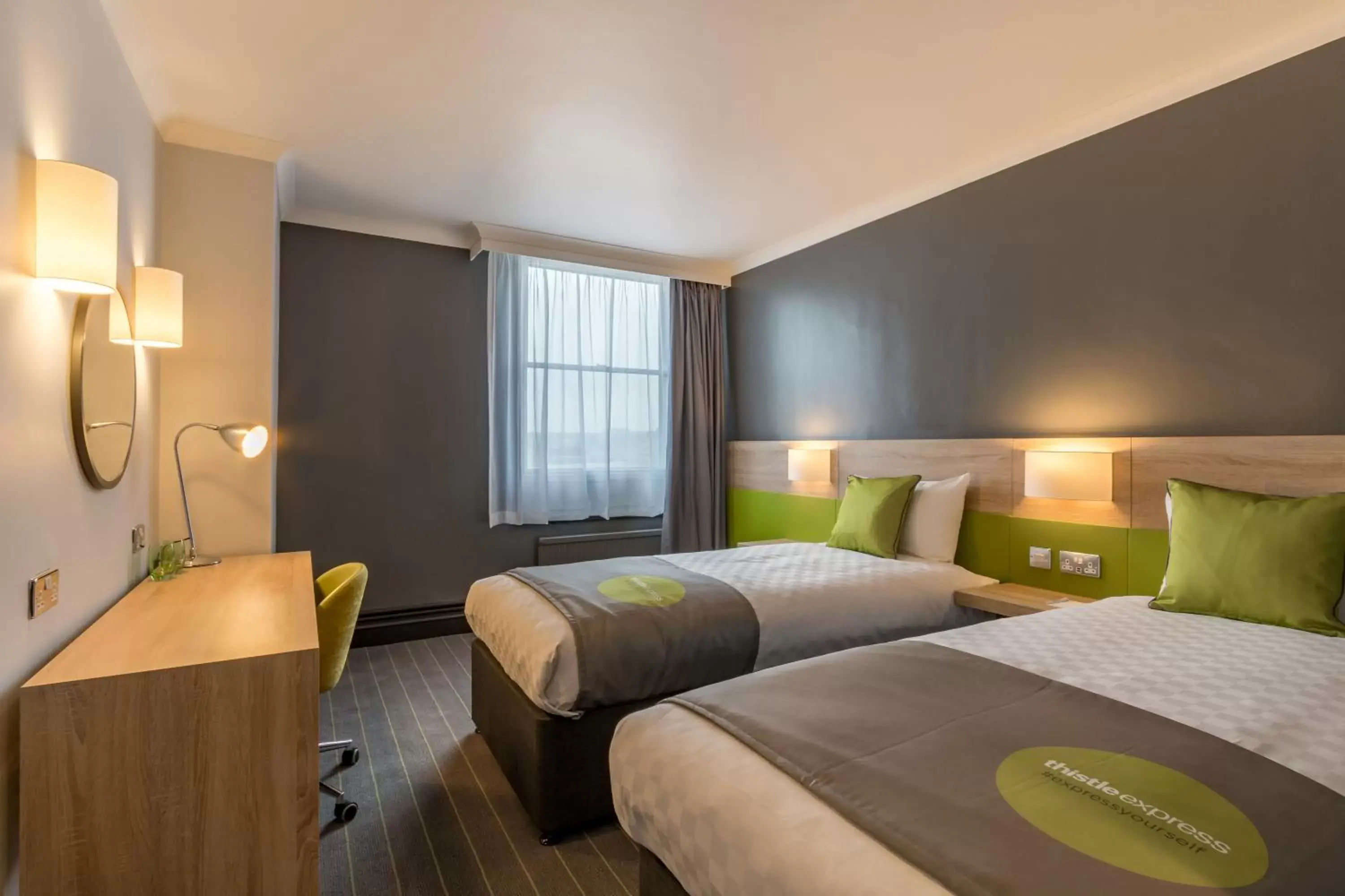 Bed in Thistle Express London Luton Bed in Thistle Express London Luton