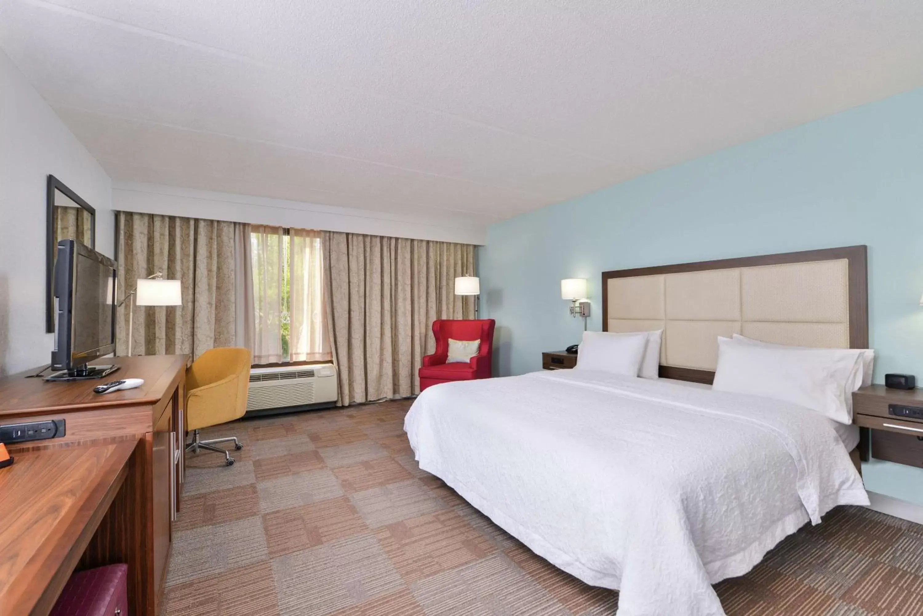 Bedroom, Bed in Hampton Inn Daytona/Ormond Beach