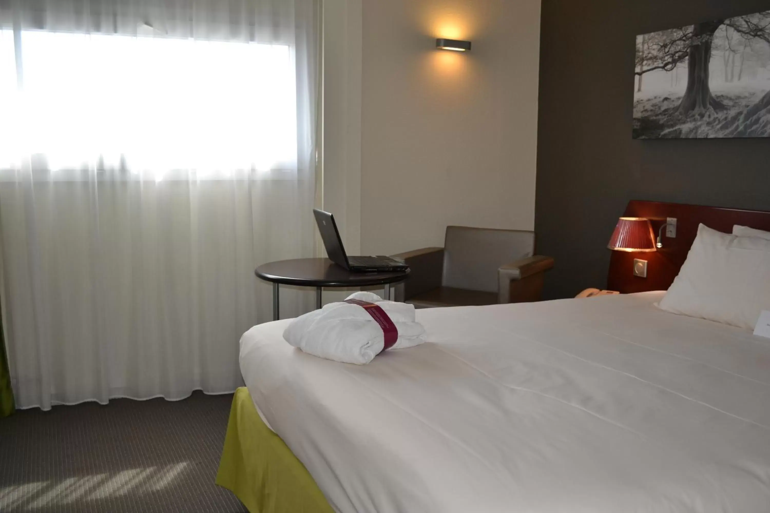 Photo of the whole room, Bed in Mercure Rennes Centre Gare