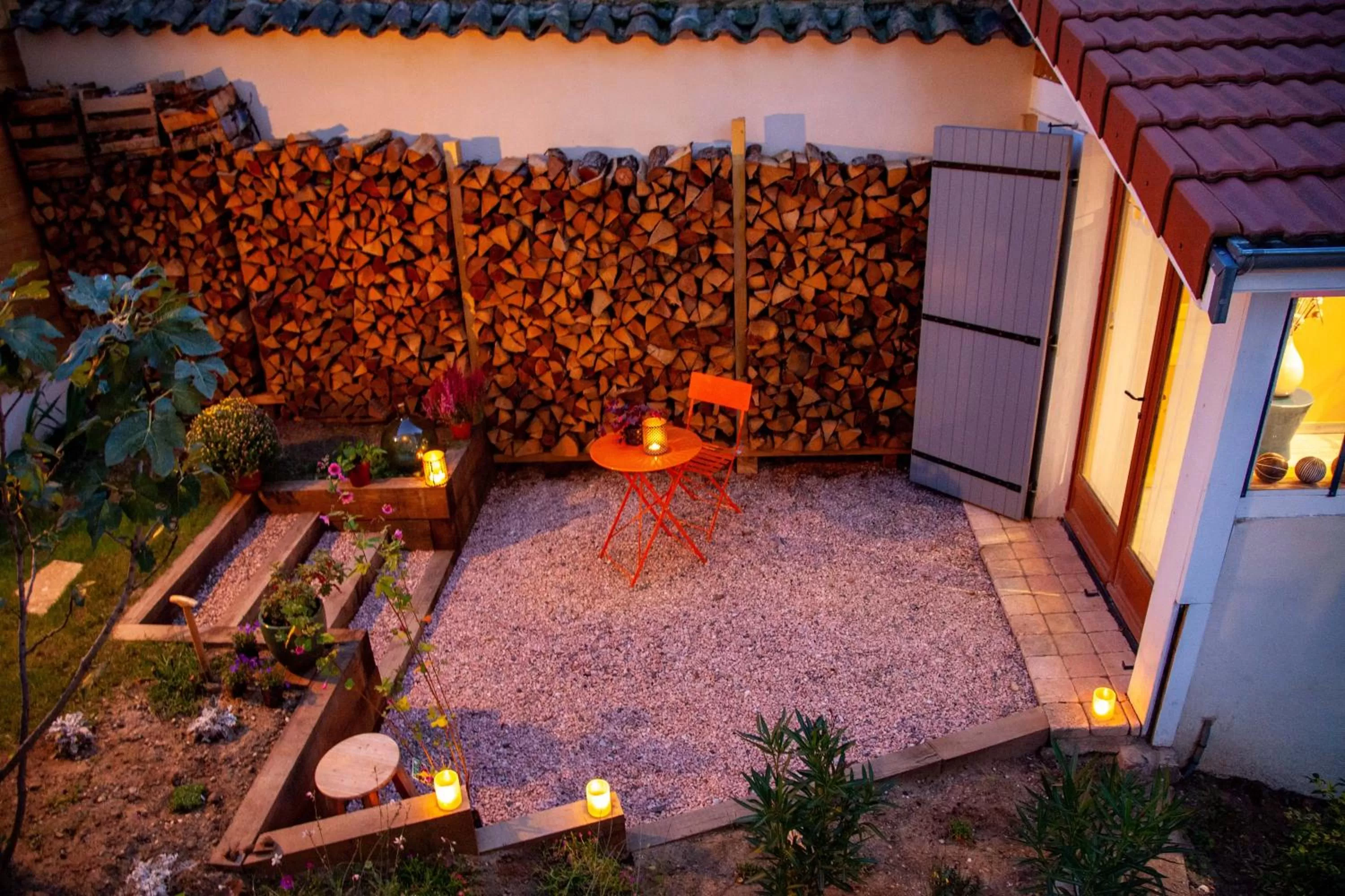 Property building in LYONEST chambre d'hôtes