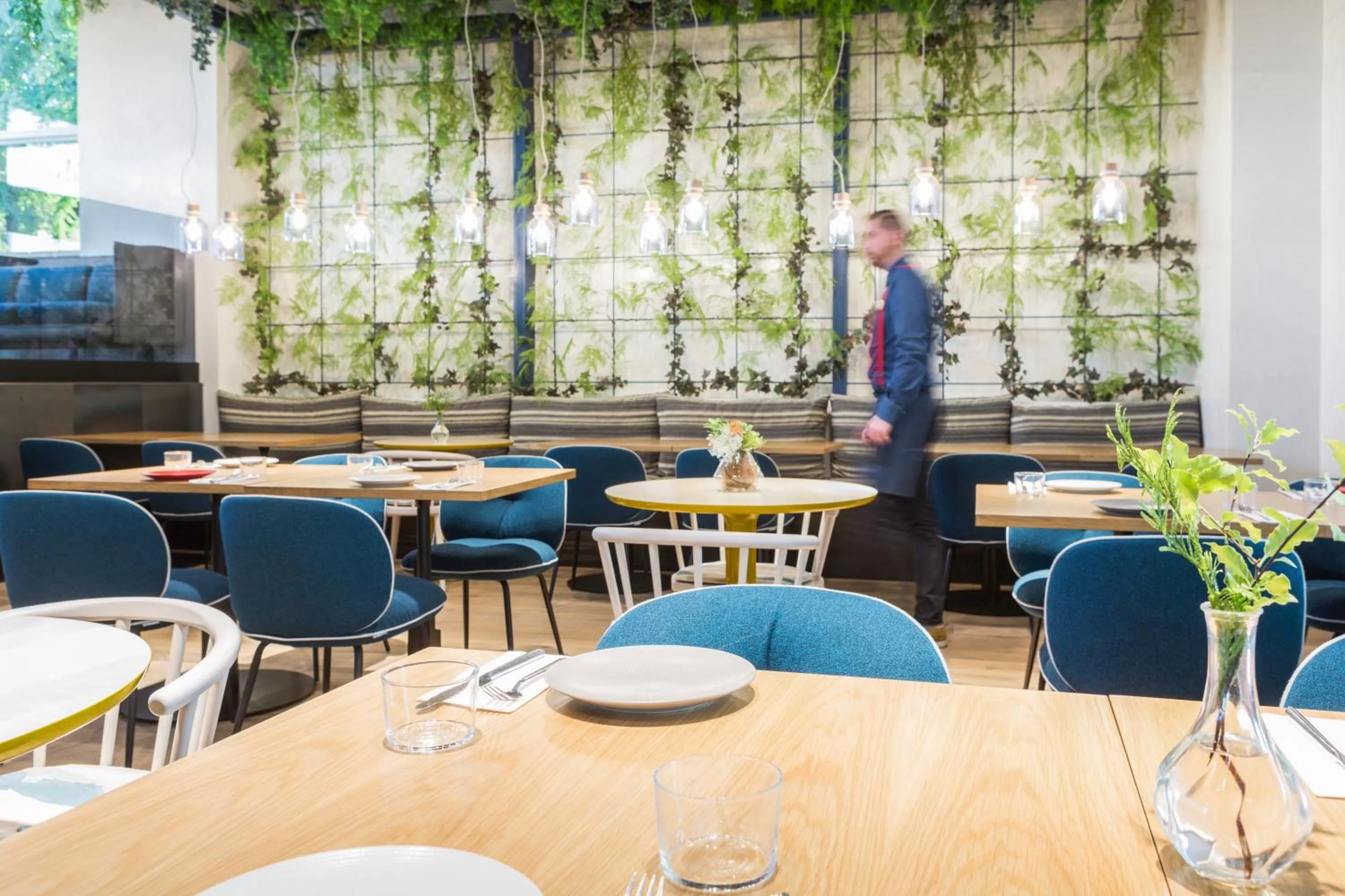 Restaurant/places to eat in Novotel Sevilla