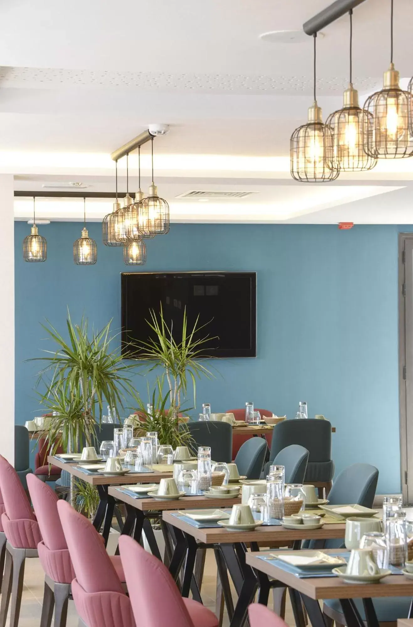Restaurant/places to eat in MAIA HOTEL SUITES Restaurant/places to eat in MAIA HOTEL SUITES