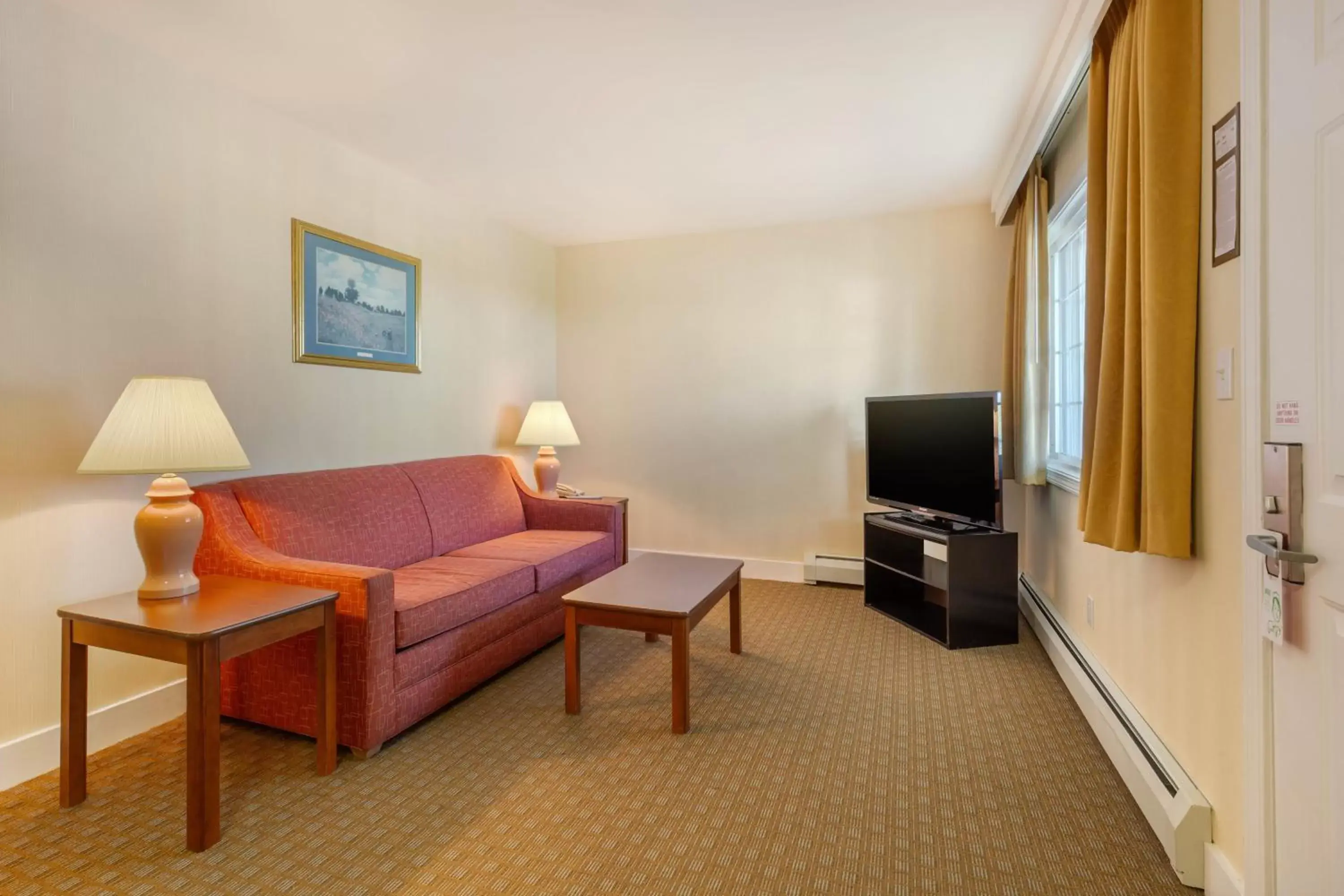 TV and multimedia, Seating Area in Ogunquit Hotel and Suites