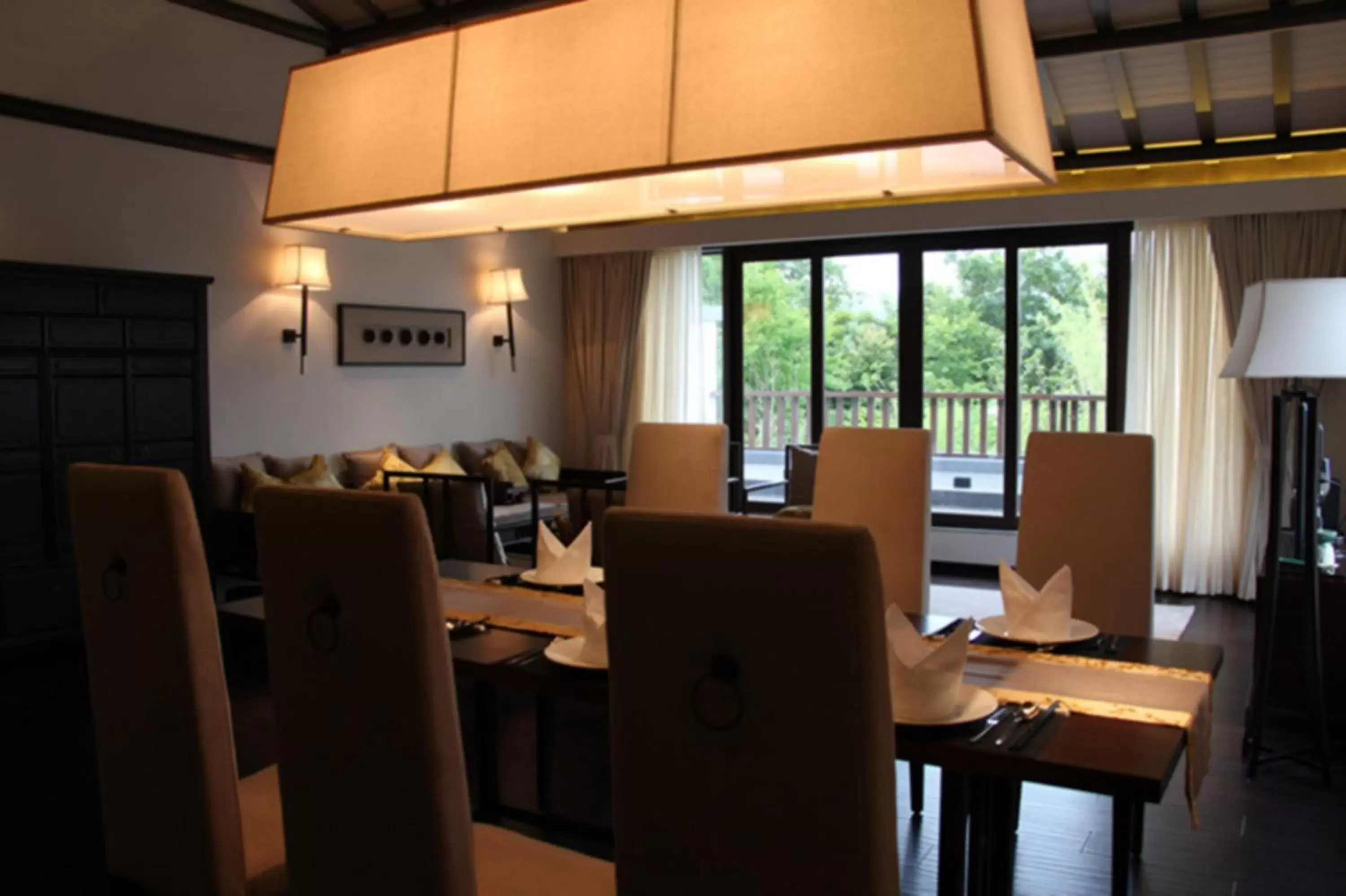 Living room, Restaurant/Places to Eat in Banyan Tree Hotel Huangshan-The Ancient Charm of Huizhou, a Paradise