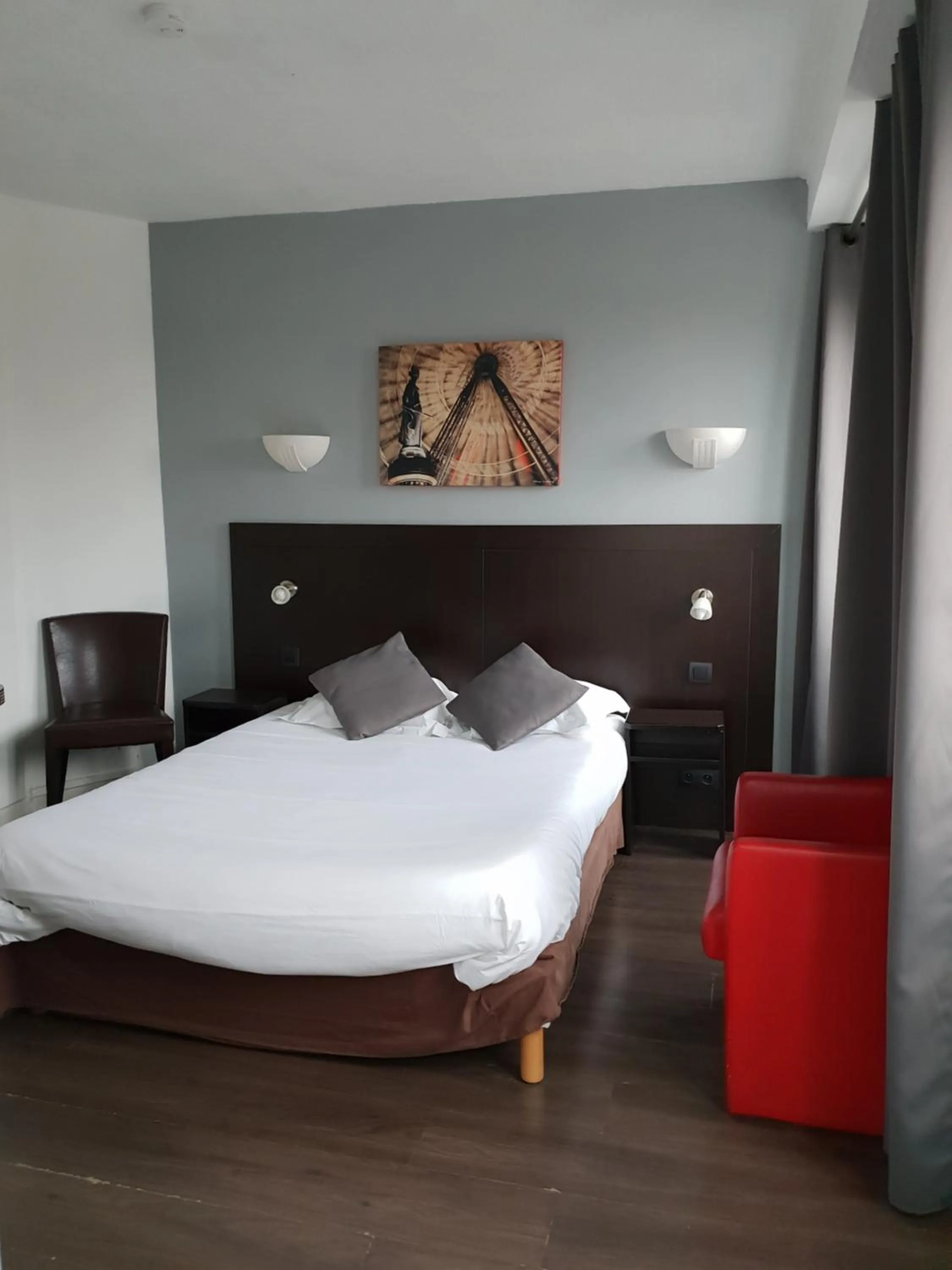 Bedroom, Bed in Le Napoleon