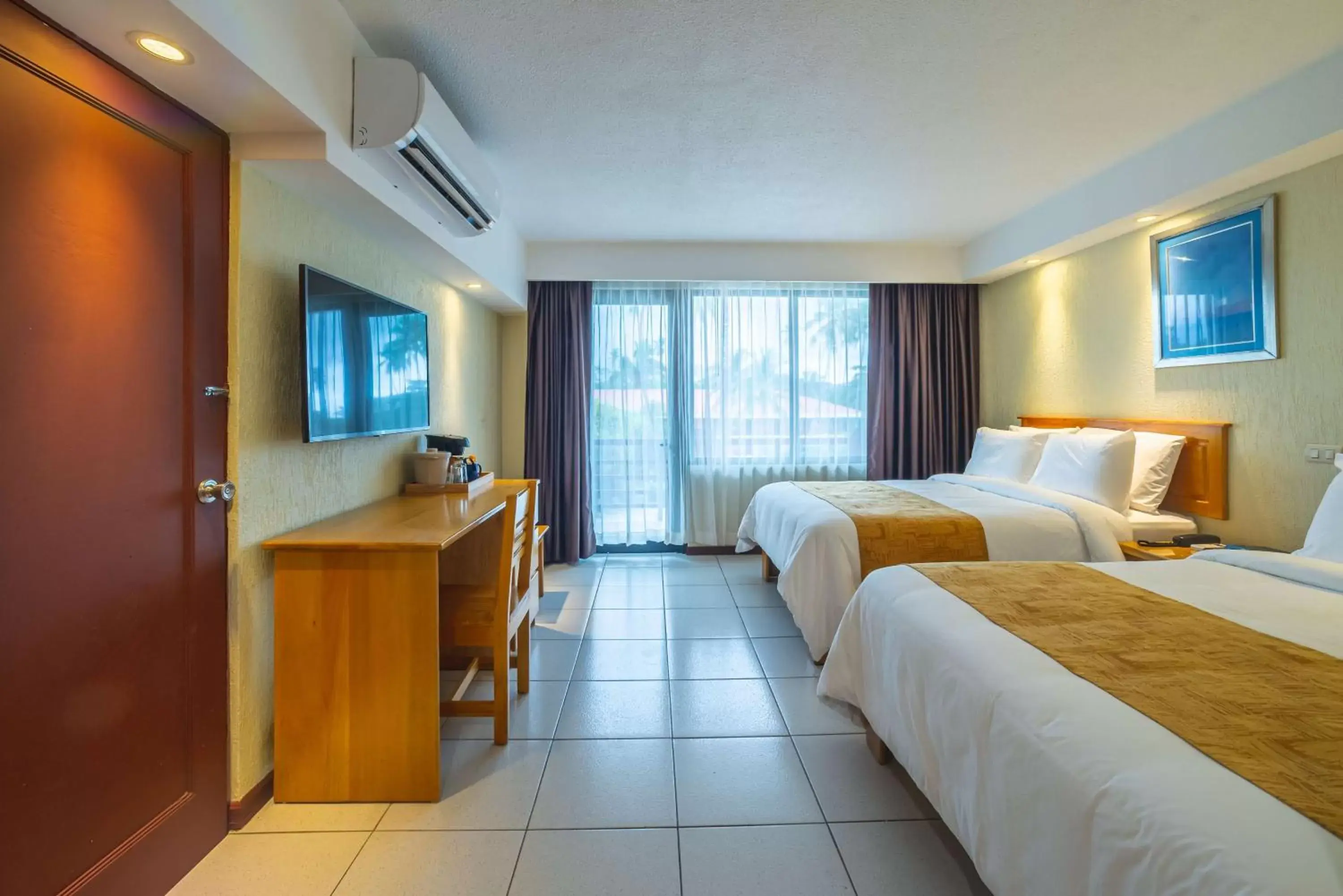 Bedroom in Best Western Jaco Beach All Inclusive Resort