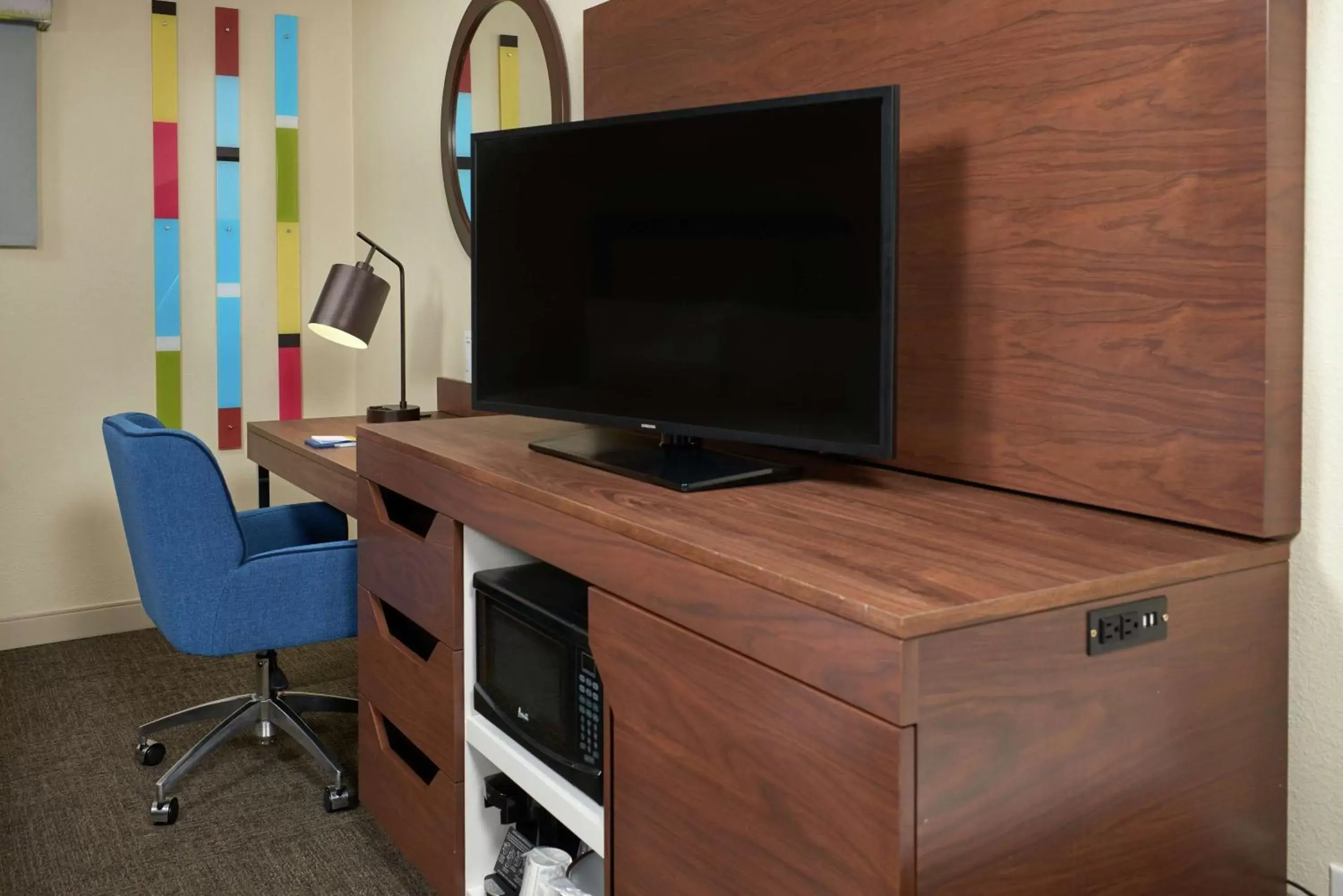 Bedroom, TV/Entertainment Center in Hampton Inn & Suites Phoenix-Surprise