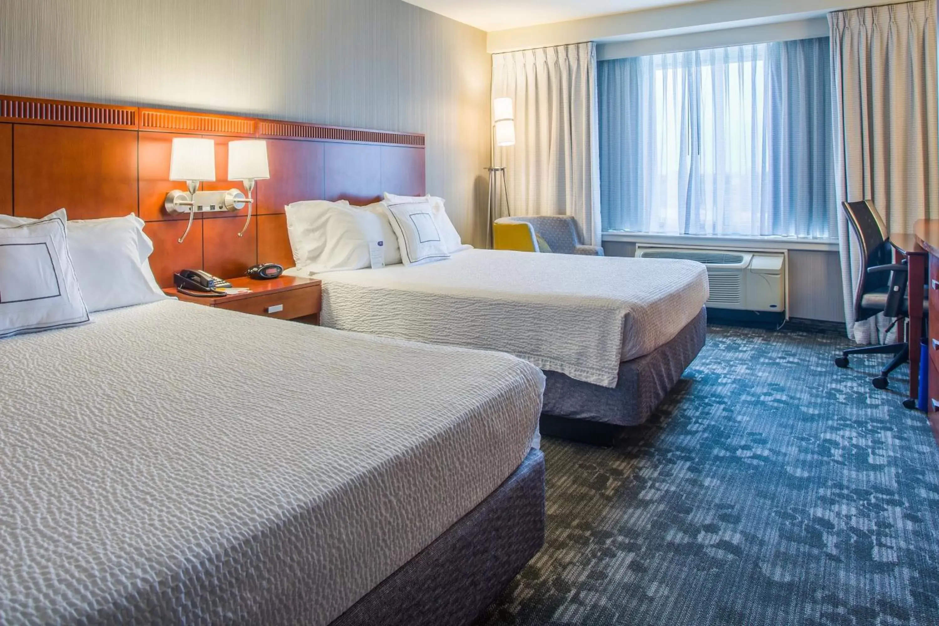 Photo of the whole room, Bed in Courtyard by Marriott Los Angeles Westside