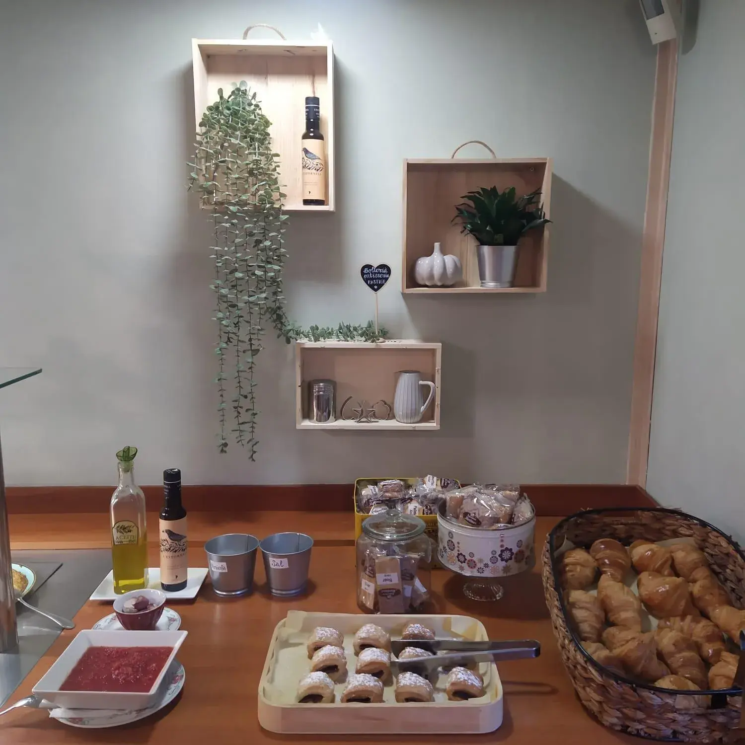 Breakfast, Kitchen/Kitchenette in Hotel Comapedrosa