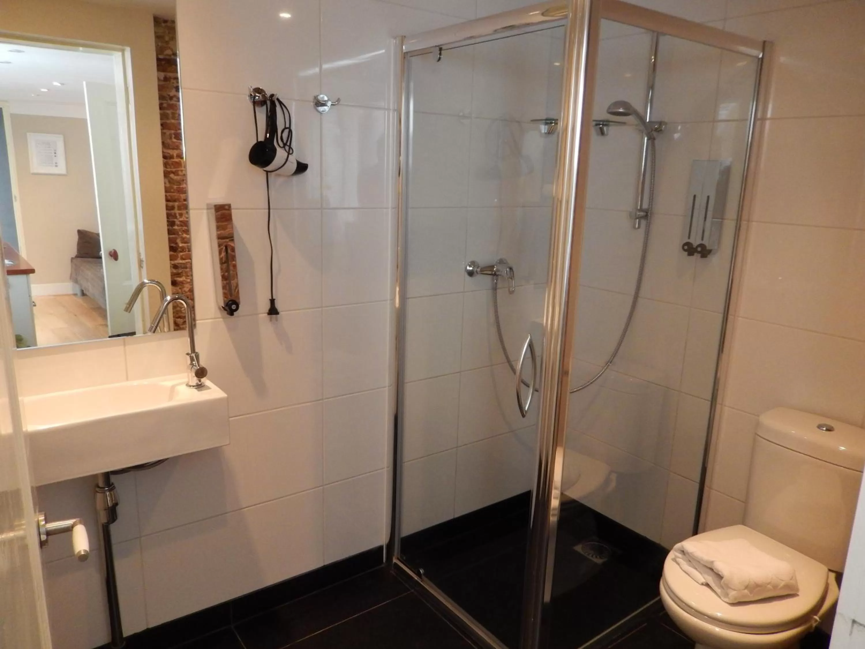 Shower, Bathroom in Huys van Leyden