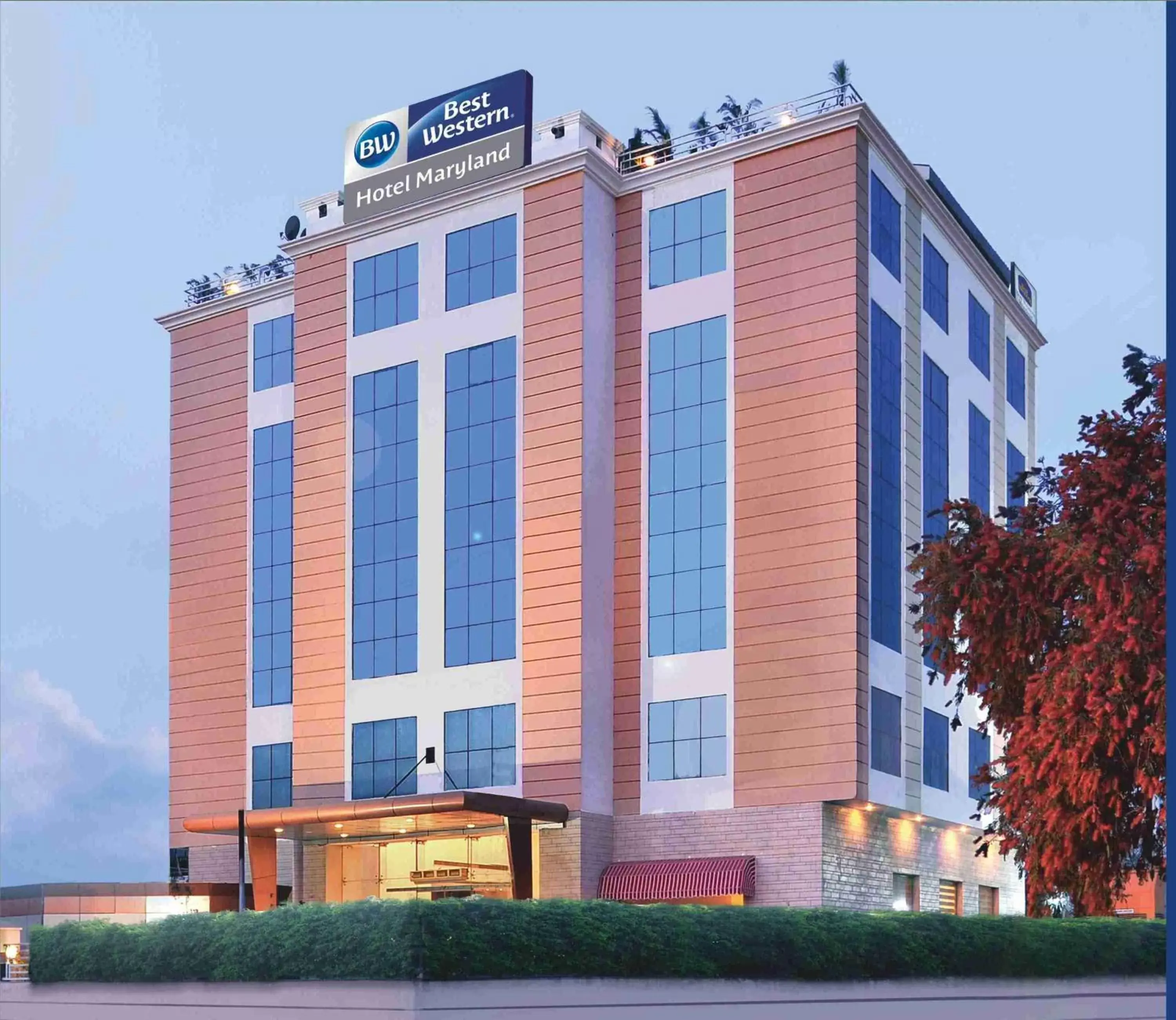 Property Building in Best Western Maryland Hotel