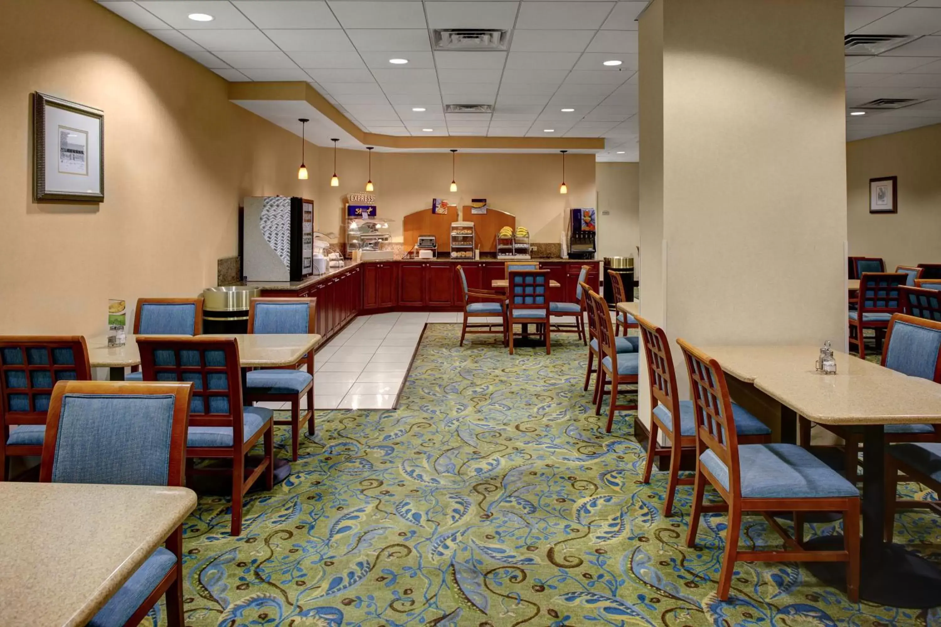 Breakfast, Restaurant/Places to Eat in Holiday Inn Express - Richmond Downtown, an IHG Hotel