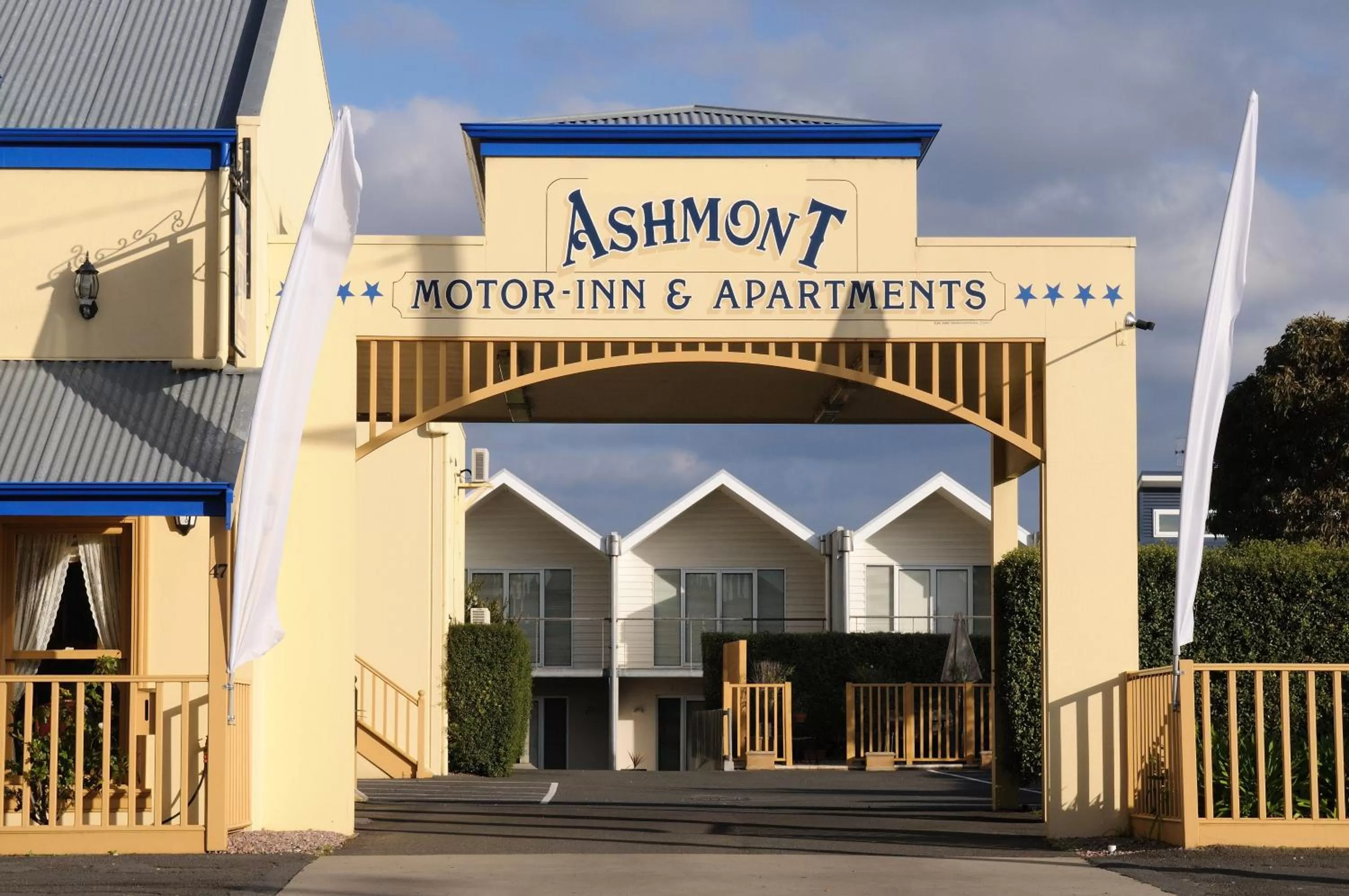 Facade/entrance in Ashmont Motel and Apartments