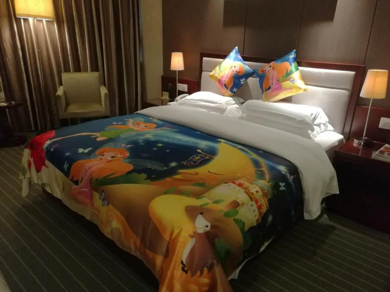 Bed in Kunming Haitian Hotel