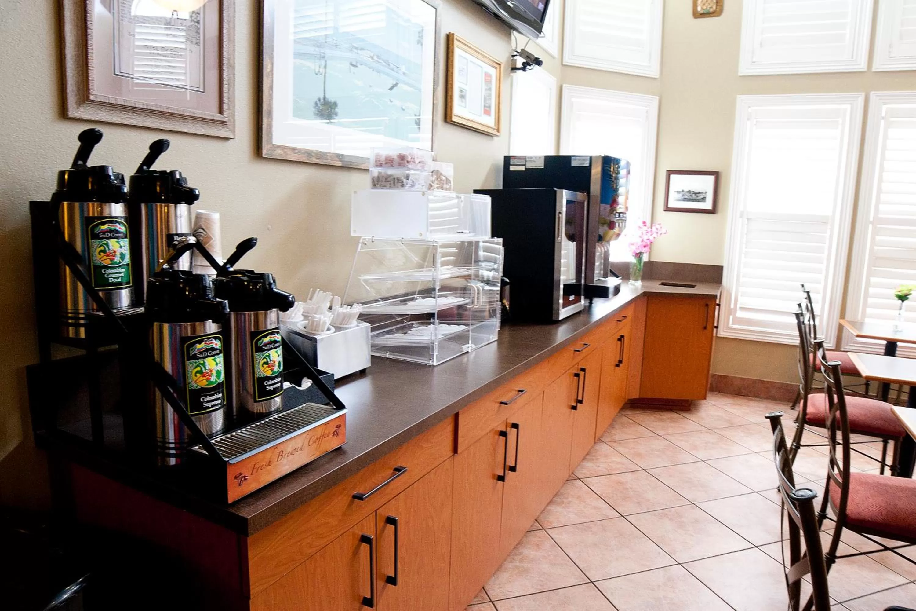 Coffee/tea facilities in DeSoto Beach Hotel