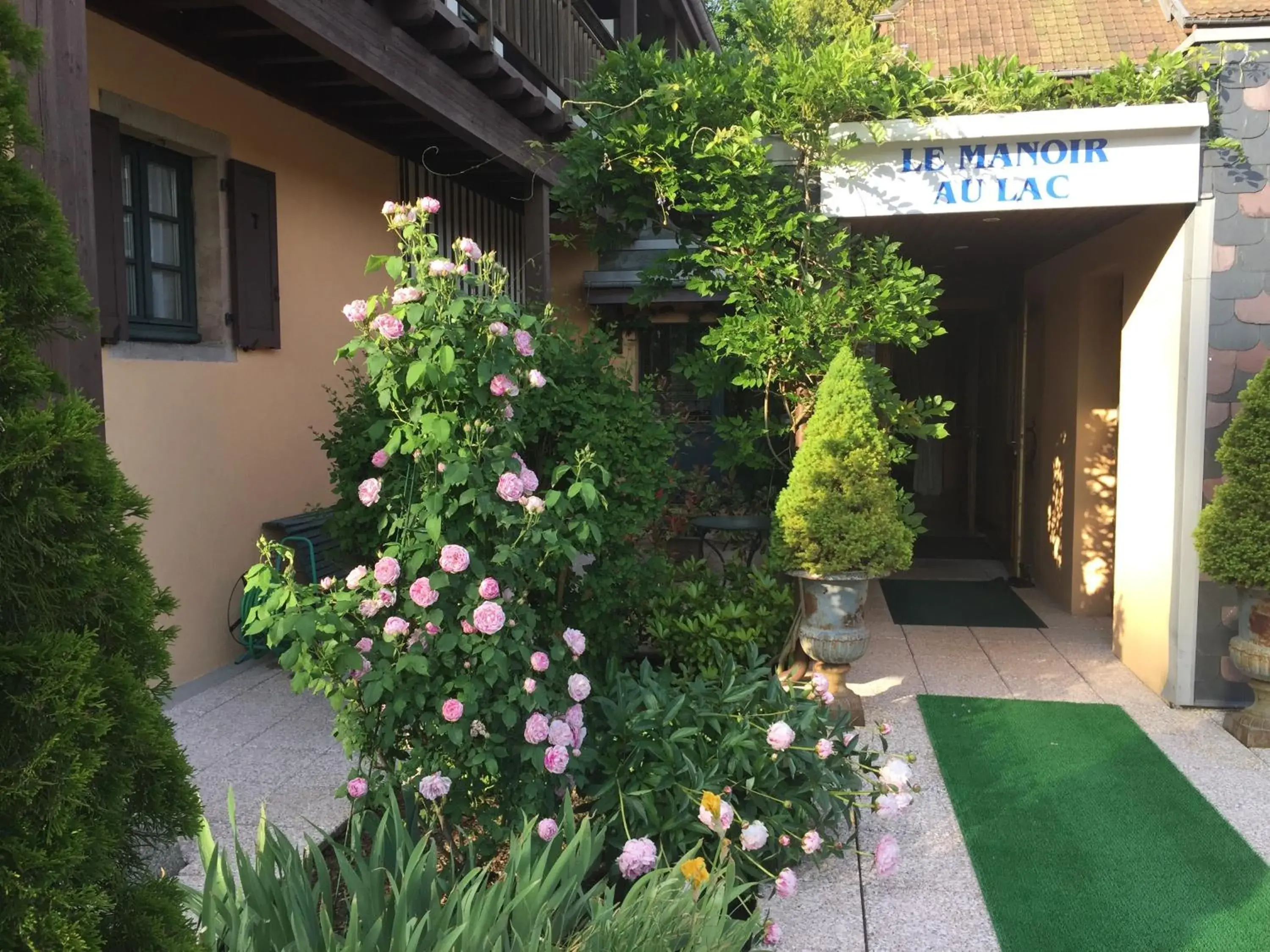 Facade/entrance in Le Manoir Au Lac