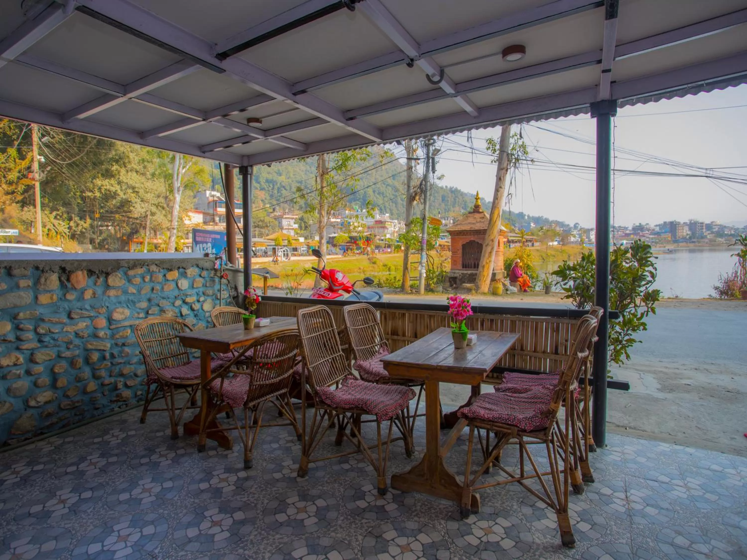 Restaurant/places to eat in Hotel Fewa Corner & Restro