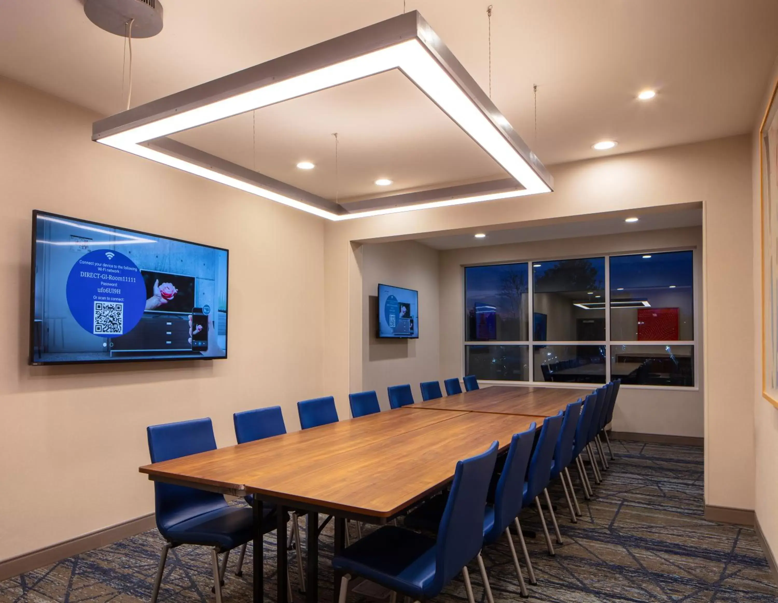 Meeting/conference room in Holiday Inn Express Bothell, an IHG Hotel