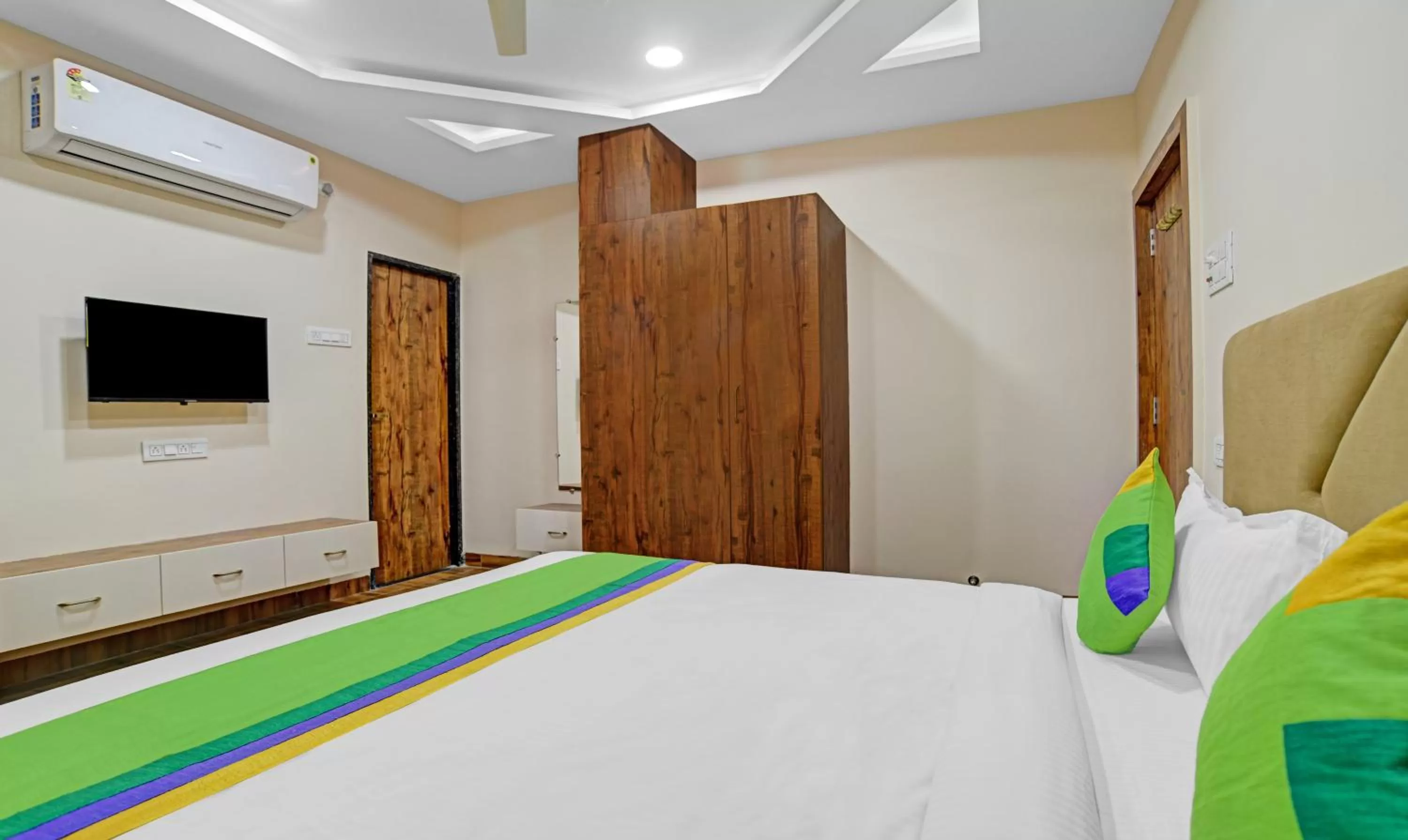 Bedroom, Bed in Treebo Nirvana Elite