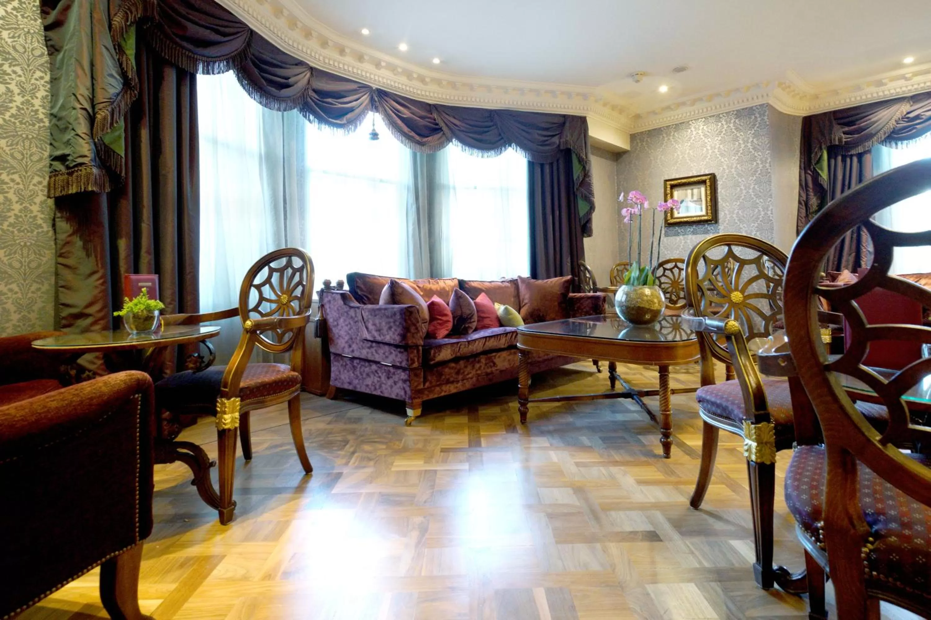 Lounge or bar in Ashburn Hotel