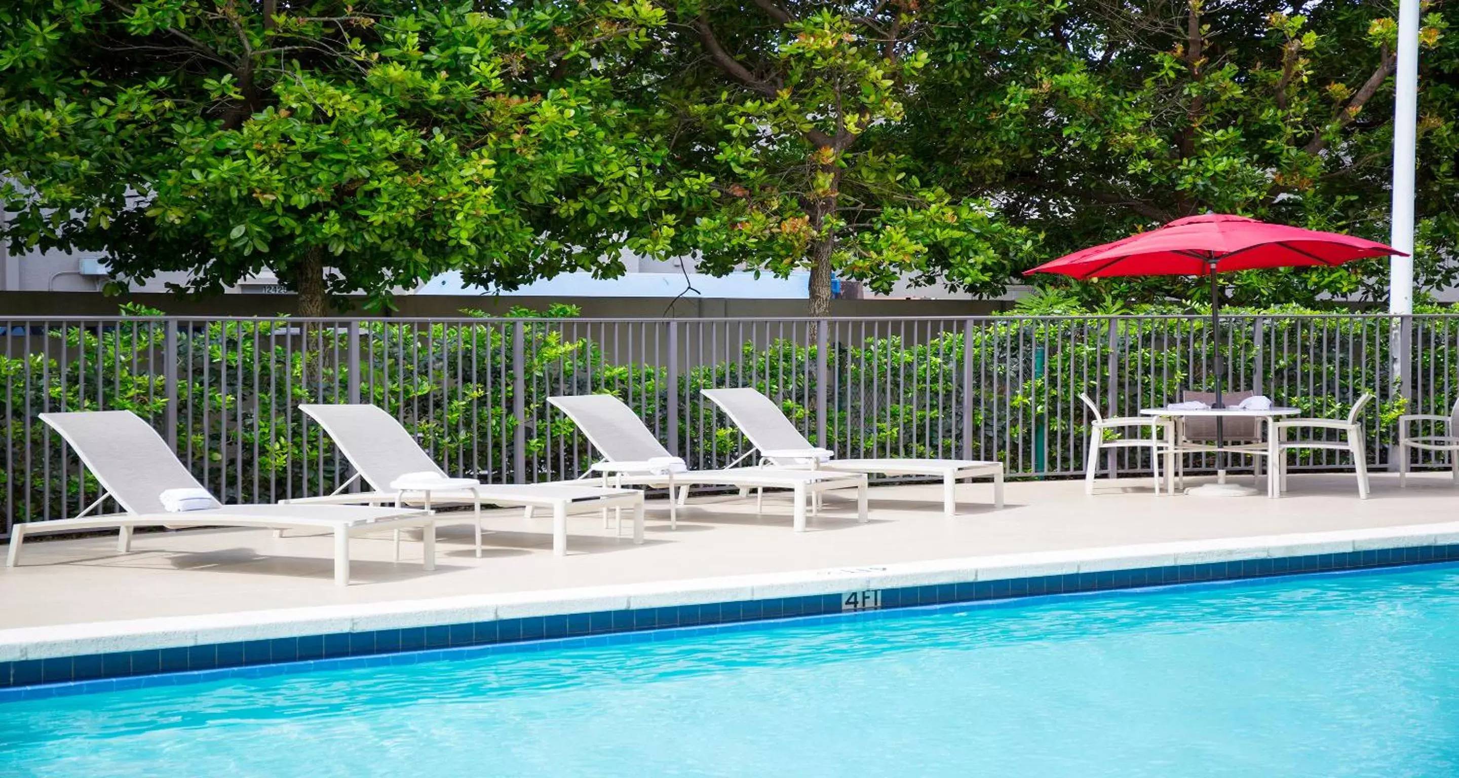 Garden, Swimming Pool in Best Western Plus Kendall Hotel & Suites