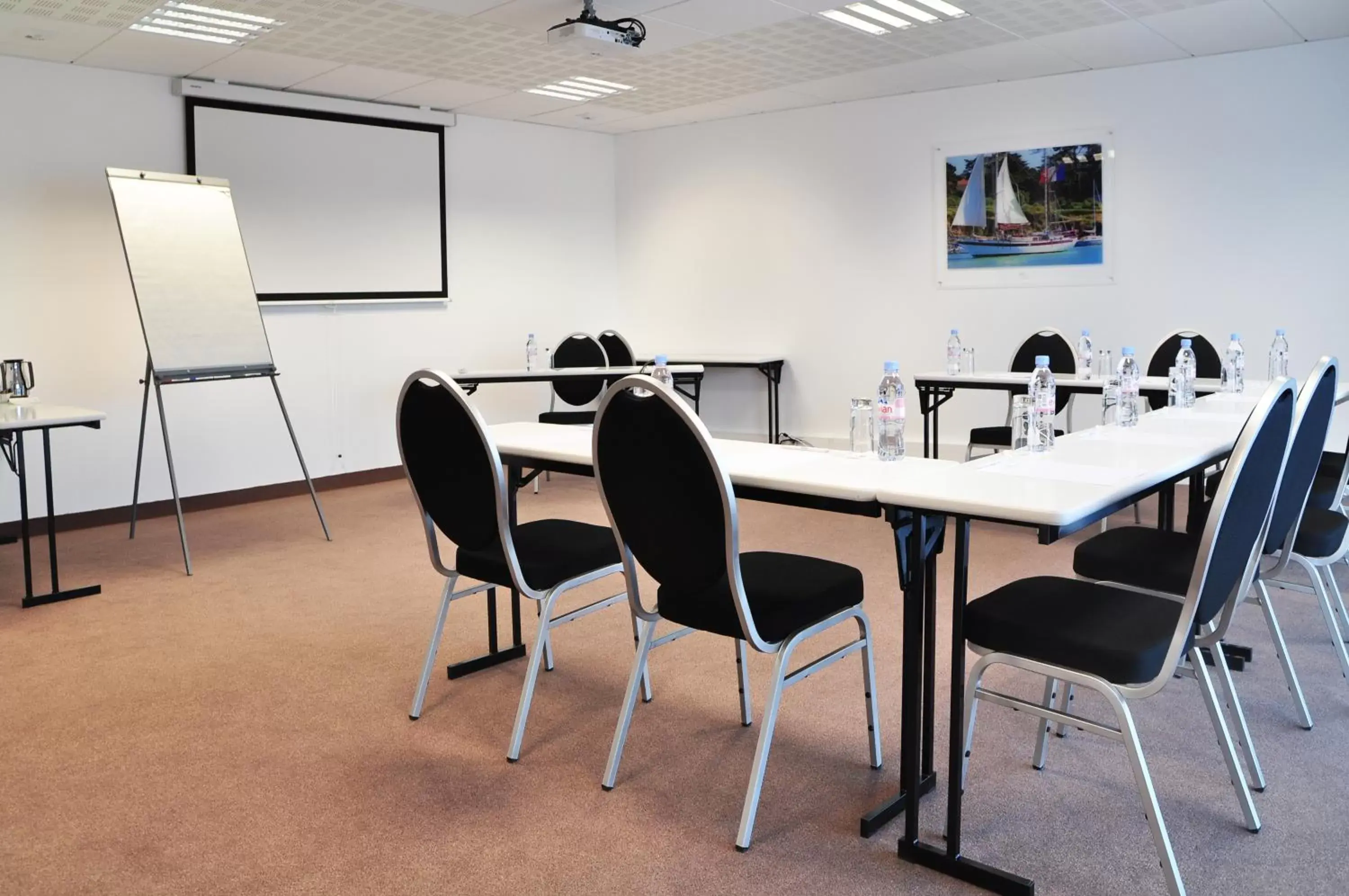 Meeting/conference room, Business Area/Conference Room in Golden Tulip Pornic Suites