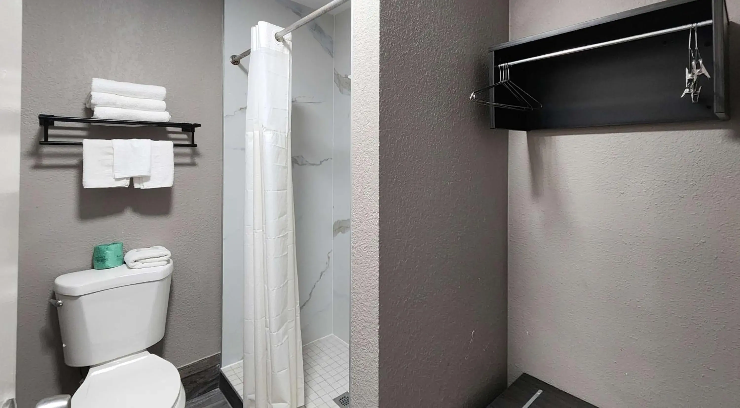Shower, Bathroom in Motel 6-Galveston, TX
