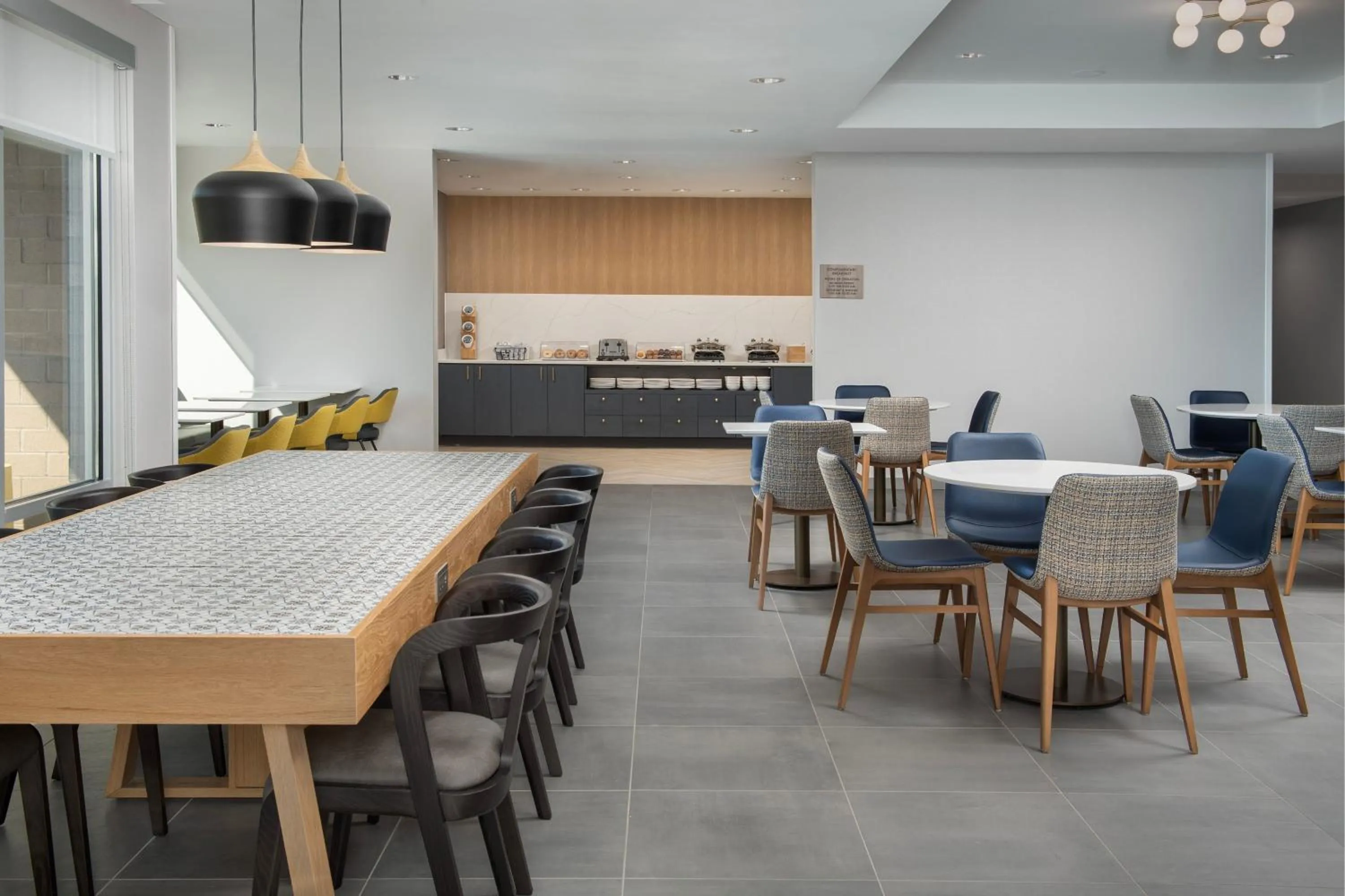 Breakfast in TownePlace Suites by Marriott Cincinnati Mason