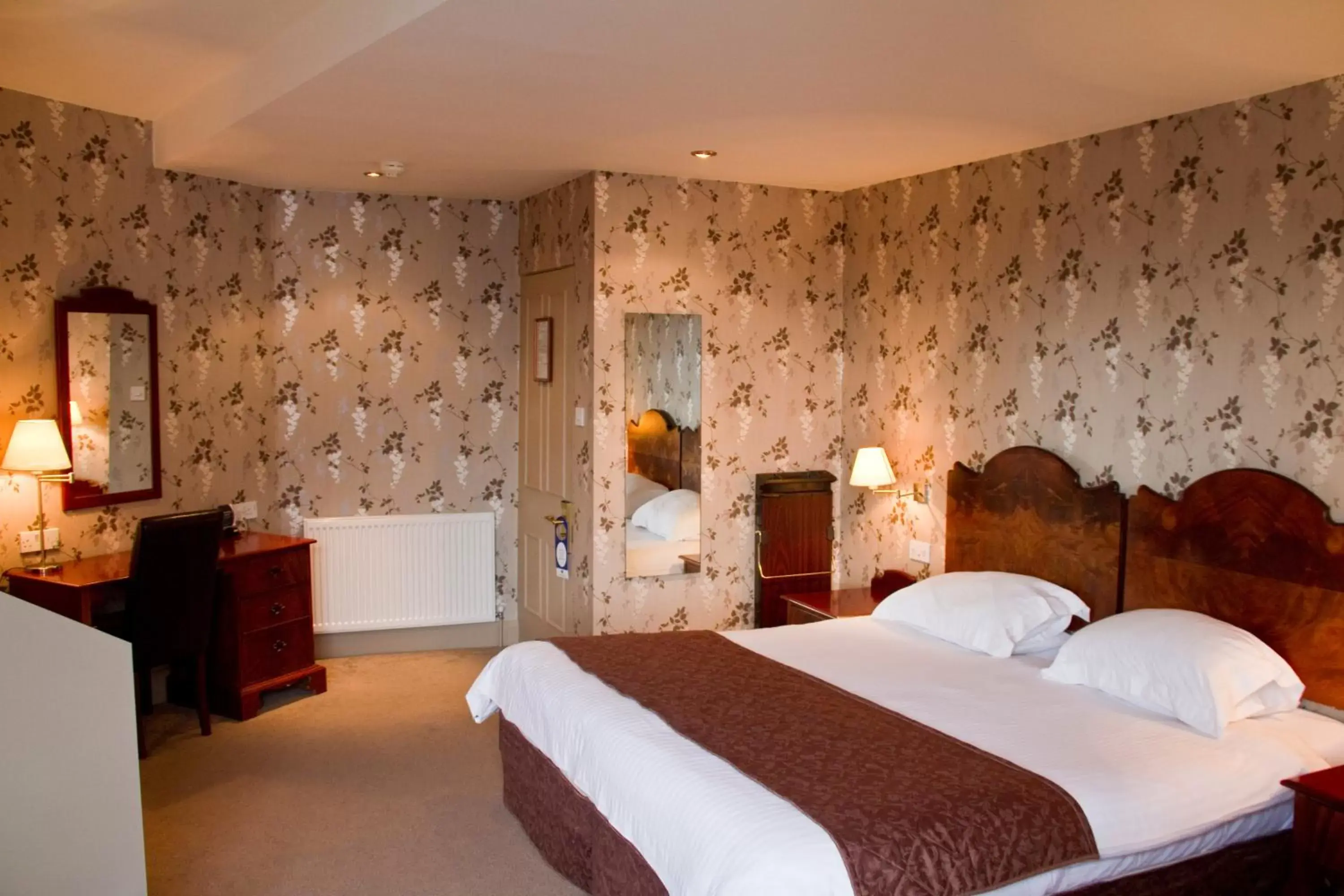 Bedroom, Bed in Duke Of Cornwall Hotel