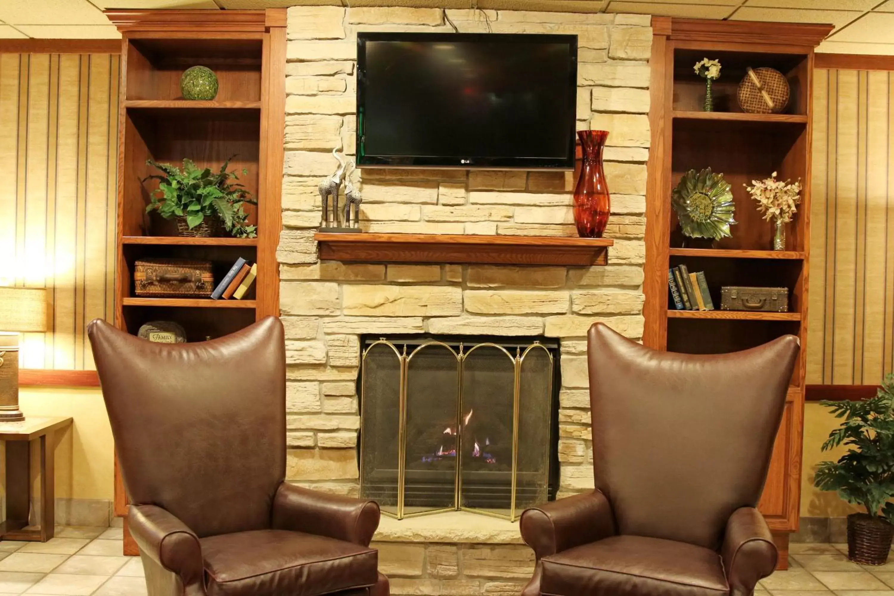 Property building, Seating Area in Holiday Inn Alexandria, an IHG Hotel