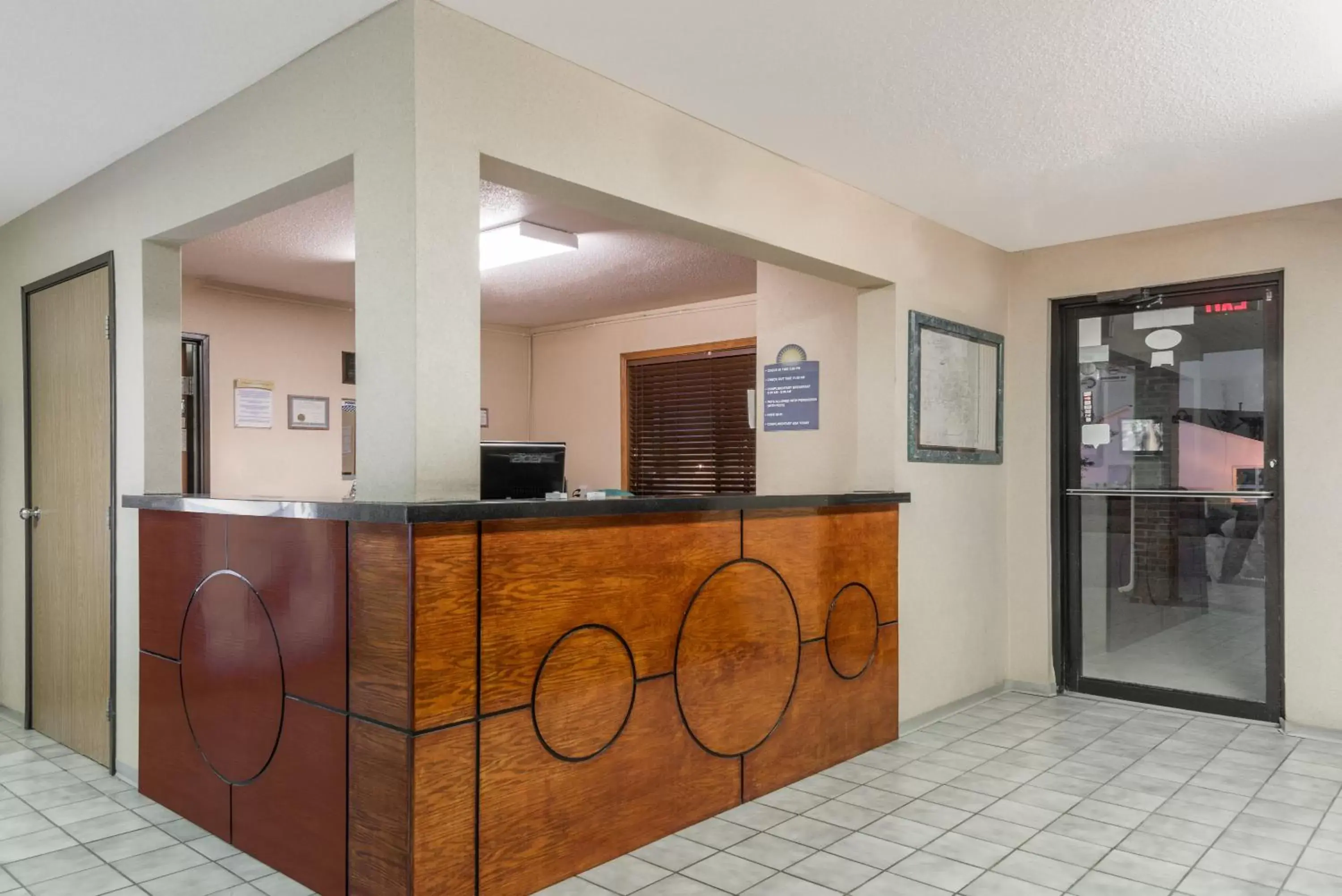 Lobby or reception, Lobby/Reception in Days Inn by Wyndham Muncie -Ball State University