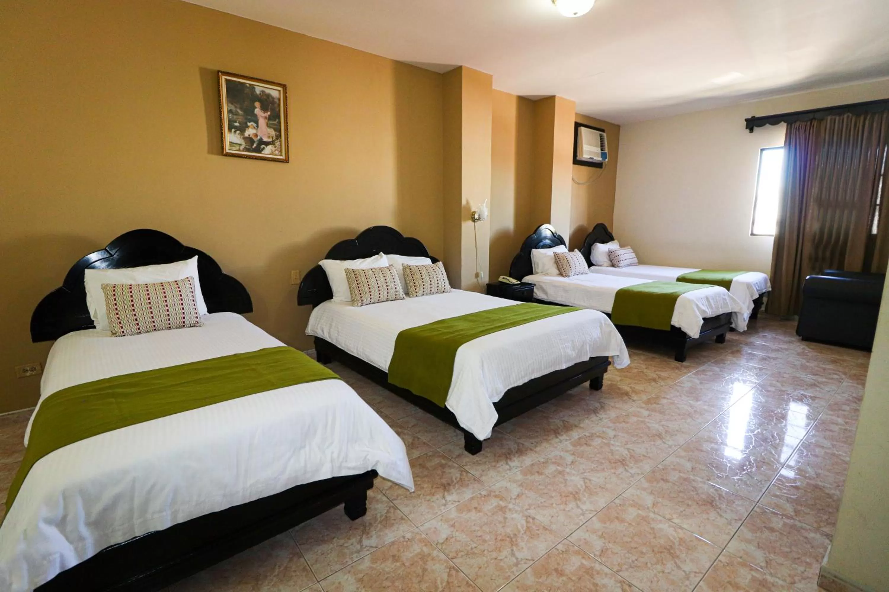 Bed in Hotel Puerta del Sol