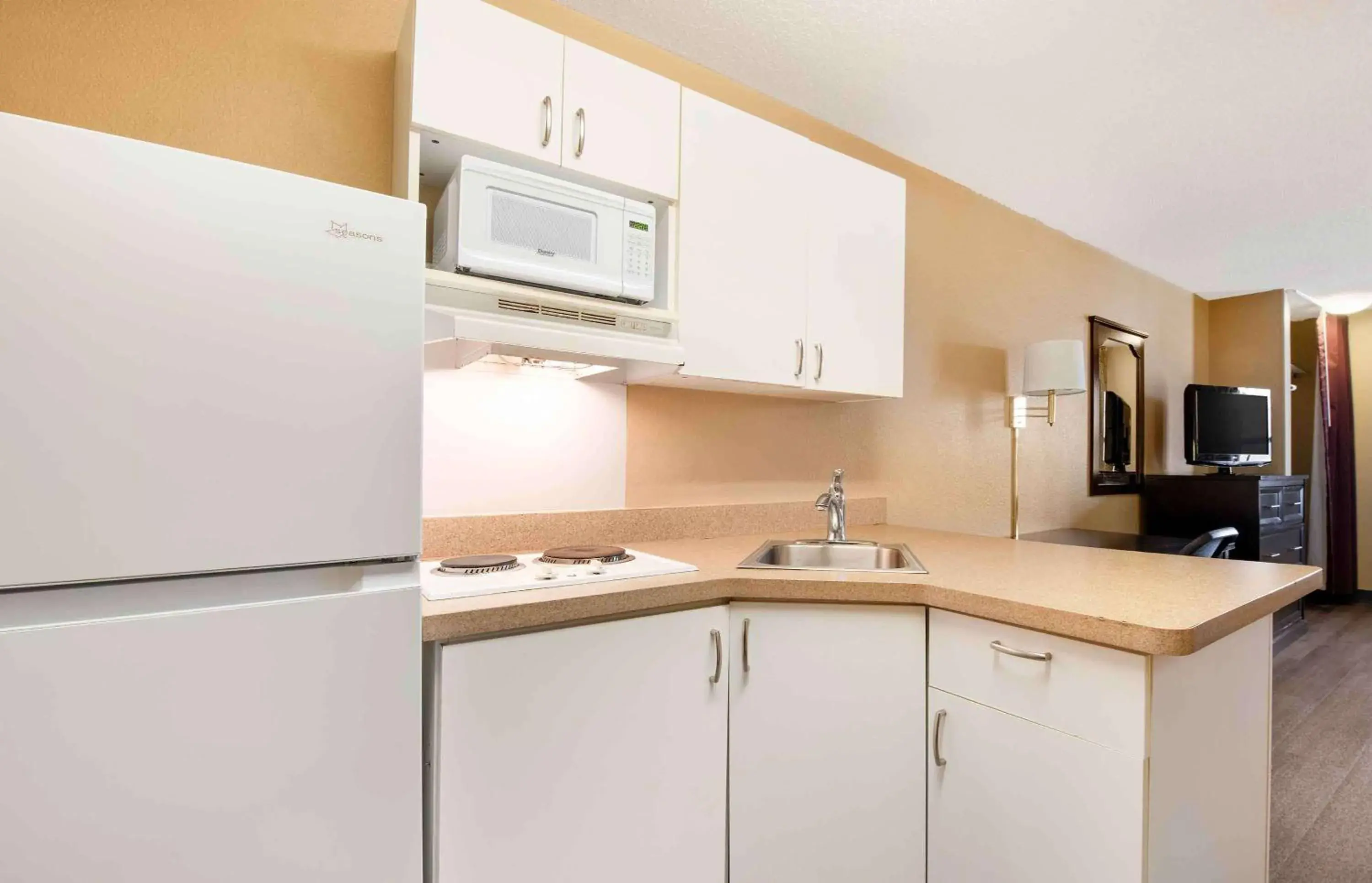 Bedroom in Extended Stay America Suites - Minneapolis - Maple Grove Bedroom in Extended Stay America Suites - Minneapolis - Maple Grove