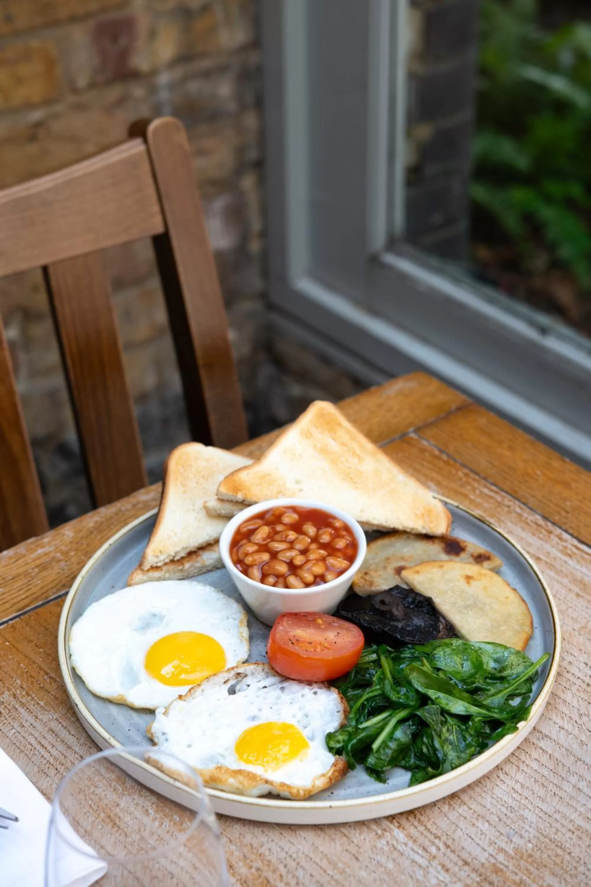 Restaurant/places to eat in Kew Gardens Hotel