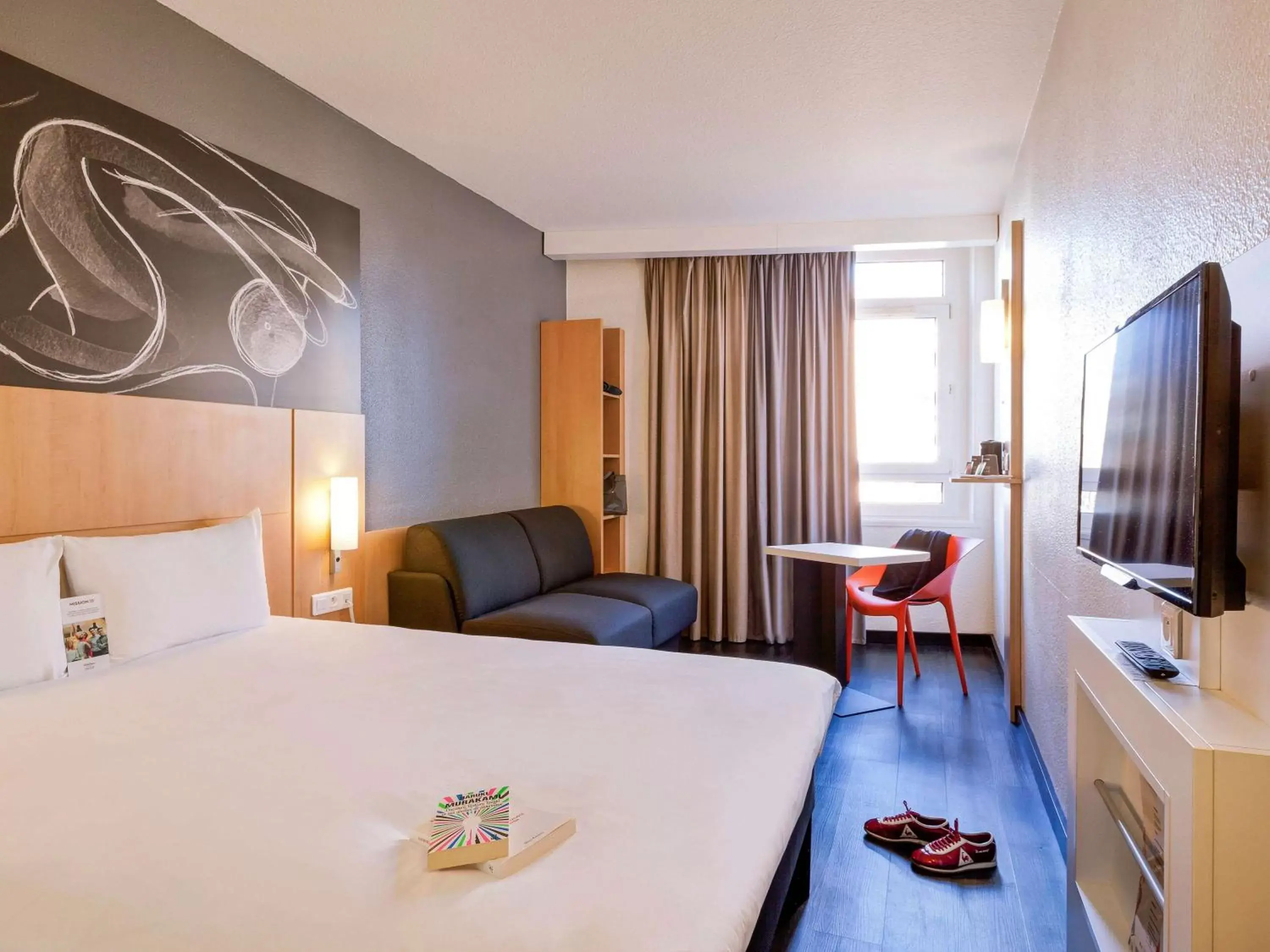 Photo of the whole room, Bed in ibis Annecy Centre Vieille Ville