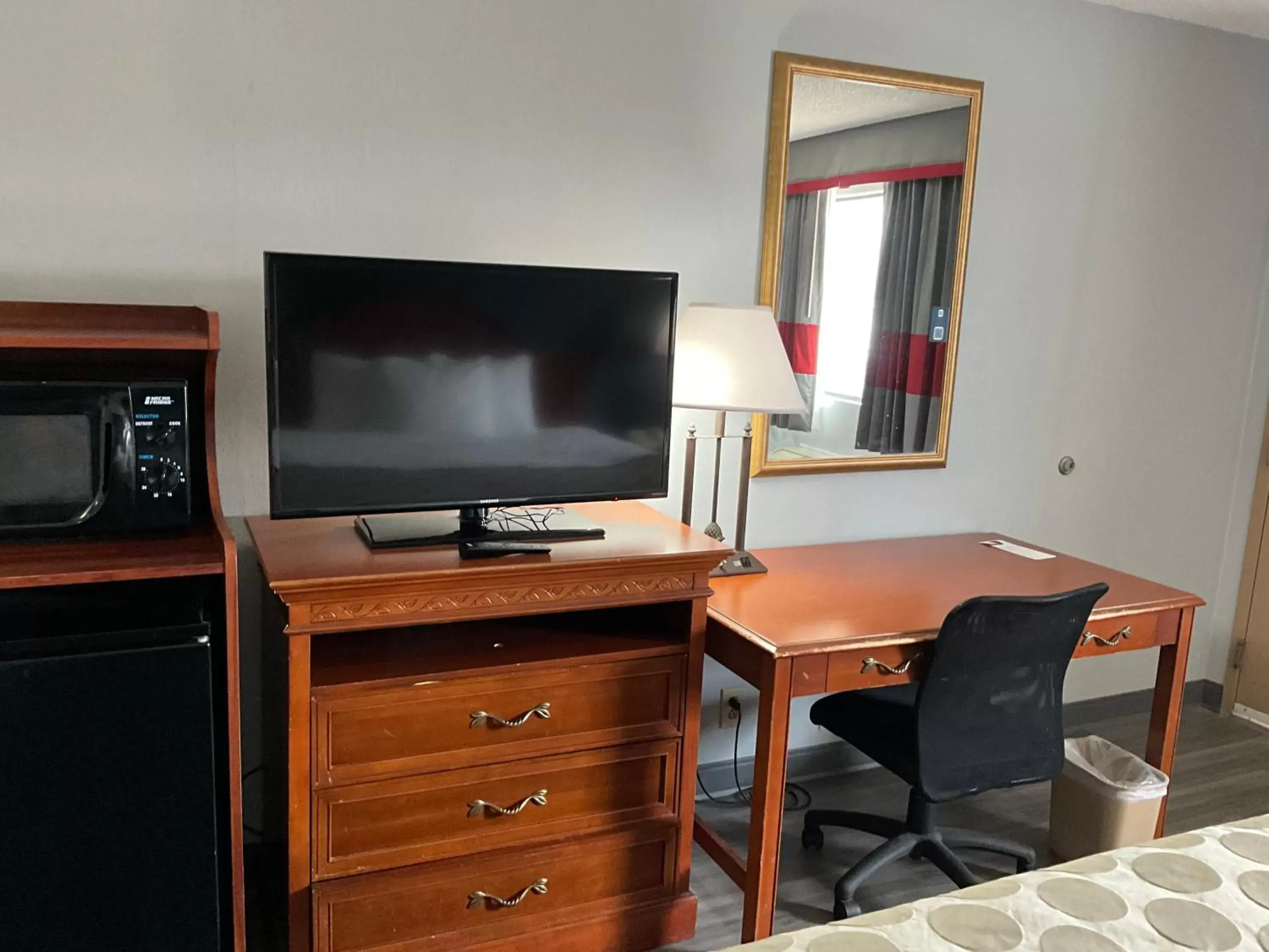 View (from property/room), TV/Entertainment Center in Ramada by Wyndham Macon