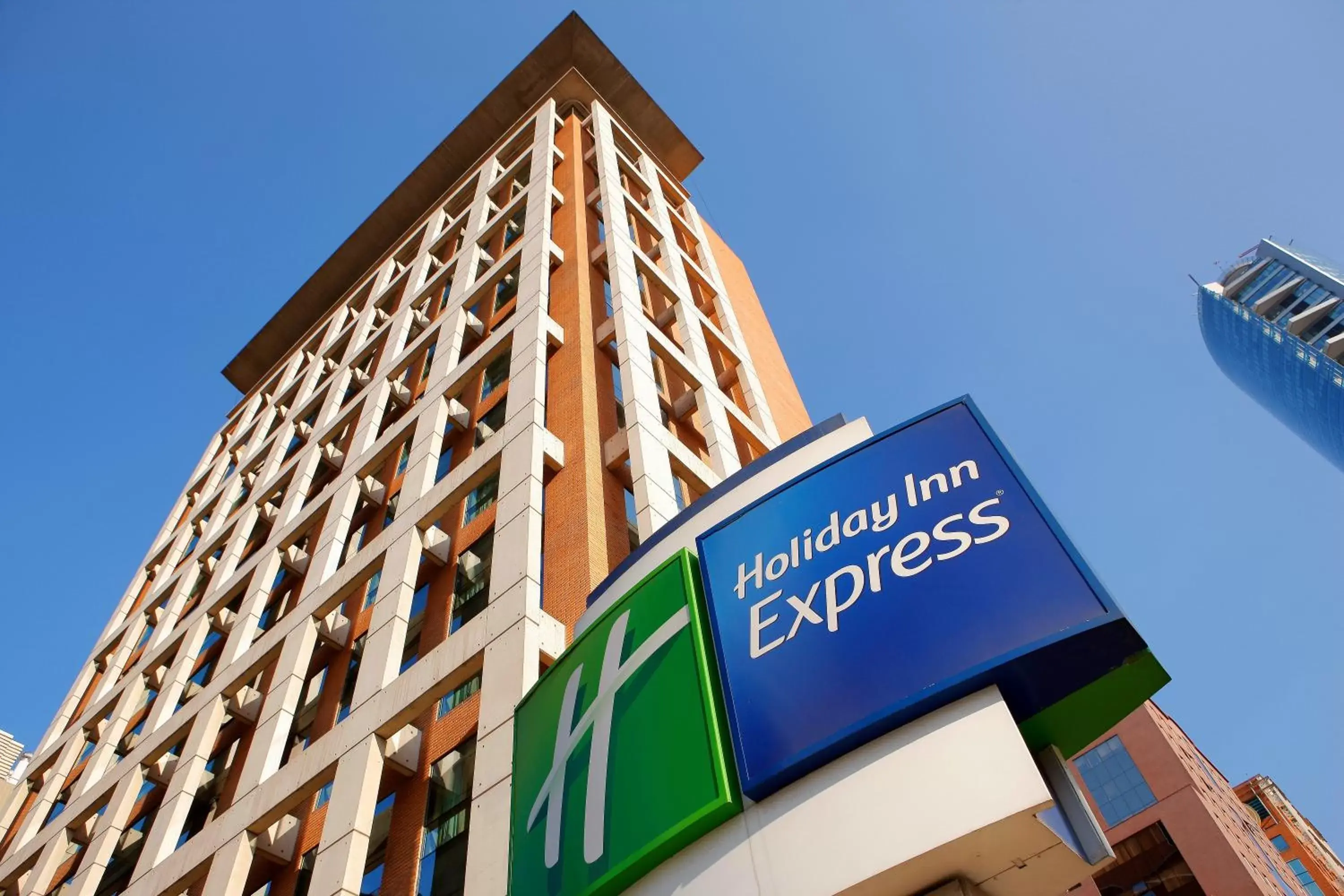 Property building in Holiday Inn Express Santiago Las Condes, an IHG Hotel