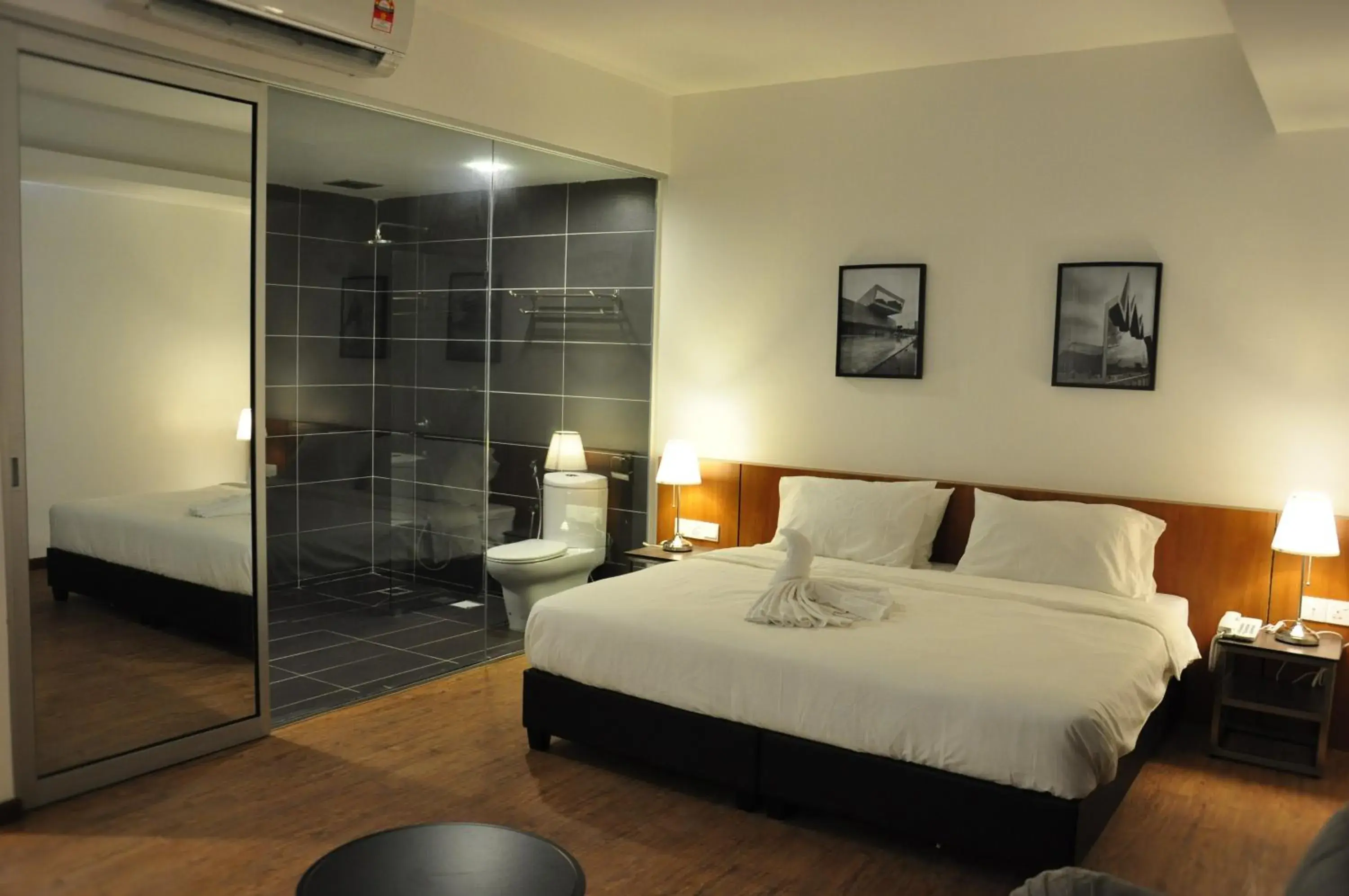 Photo of the whole room, Bed in Urban Inn Kulim