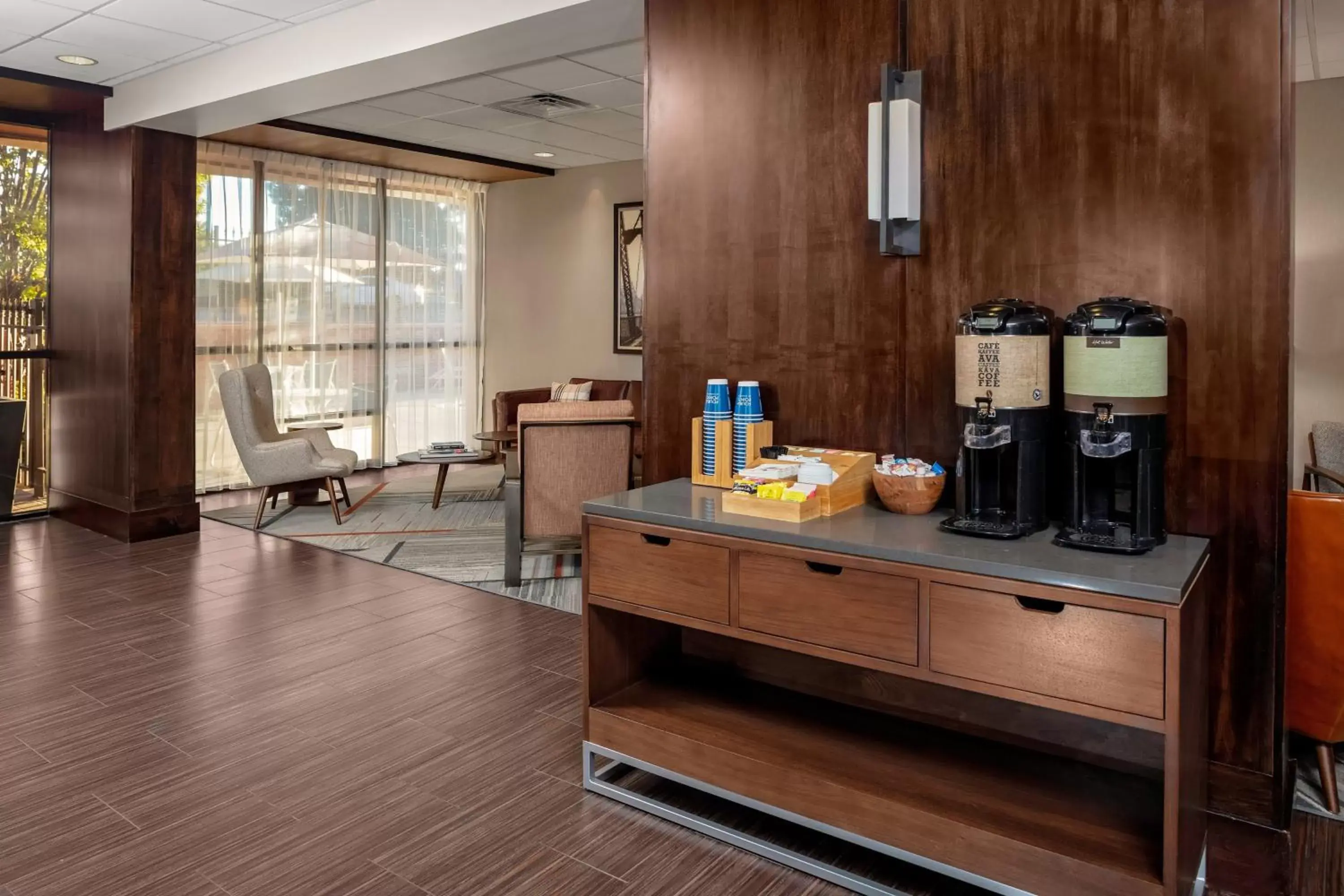 Coffee/tea facilities in Four Points by Sheraton Memphis East