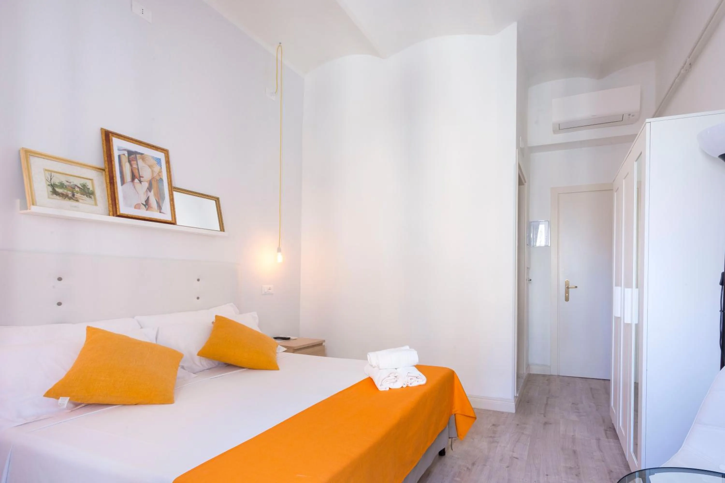 Photo of the whole room, Bed in Hotel Cathrine