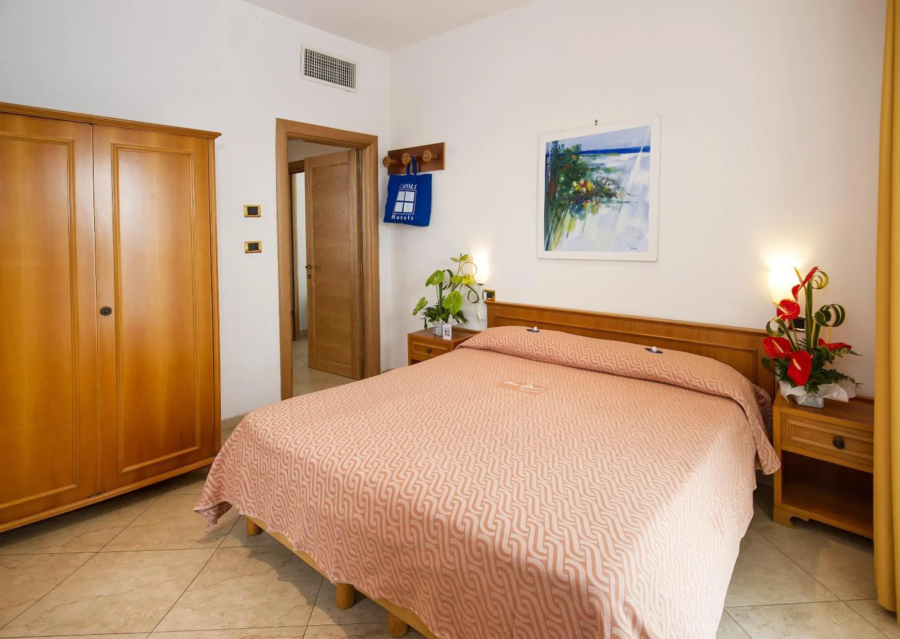 Bed, Room Photo in Joli Park Hotel - Caroli Hotels