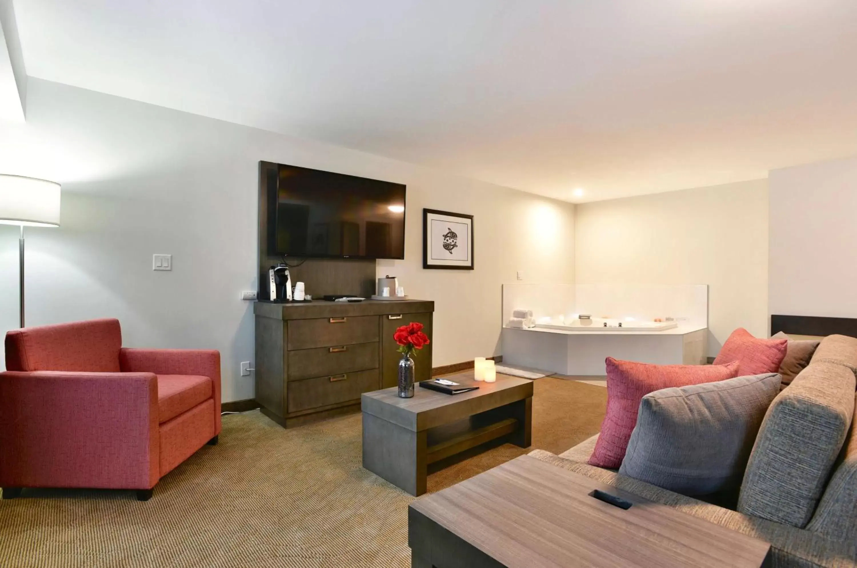 Photo of the whole room, Seating Area in Best Western Cowichan Valley Inn