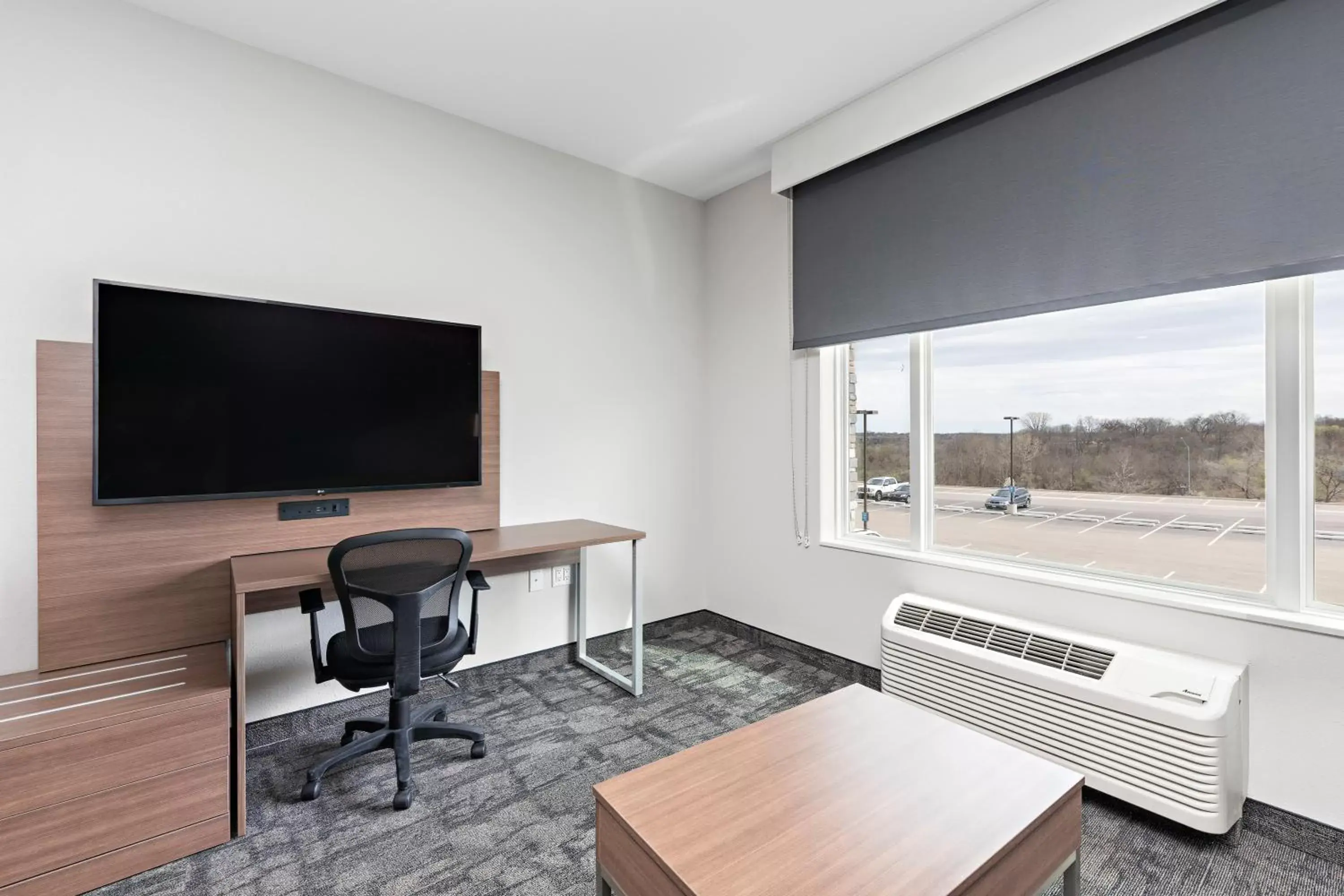 TV and multimedia, TV/Entertainment Center in Holiday Inn Express Kansas City North Parkville, an IHG Hotel