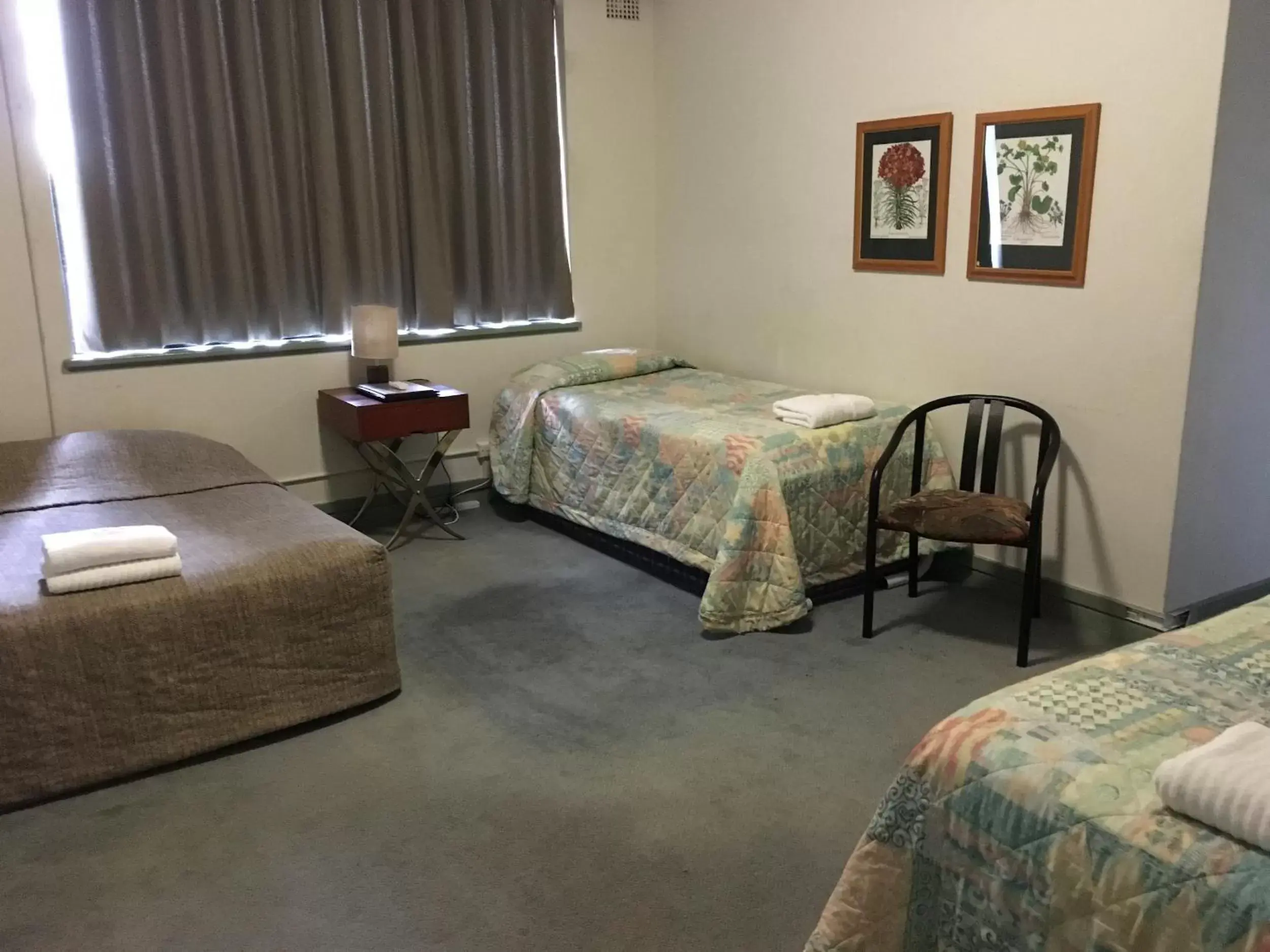 Photo of the whole room, Bed in Amaroo Hotel Dubbo