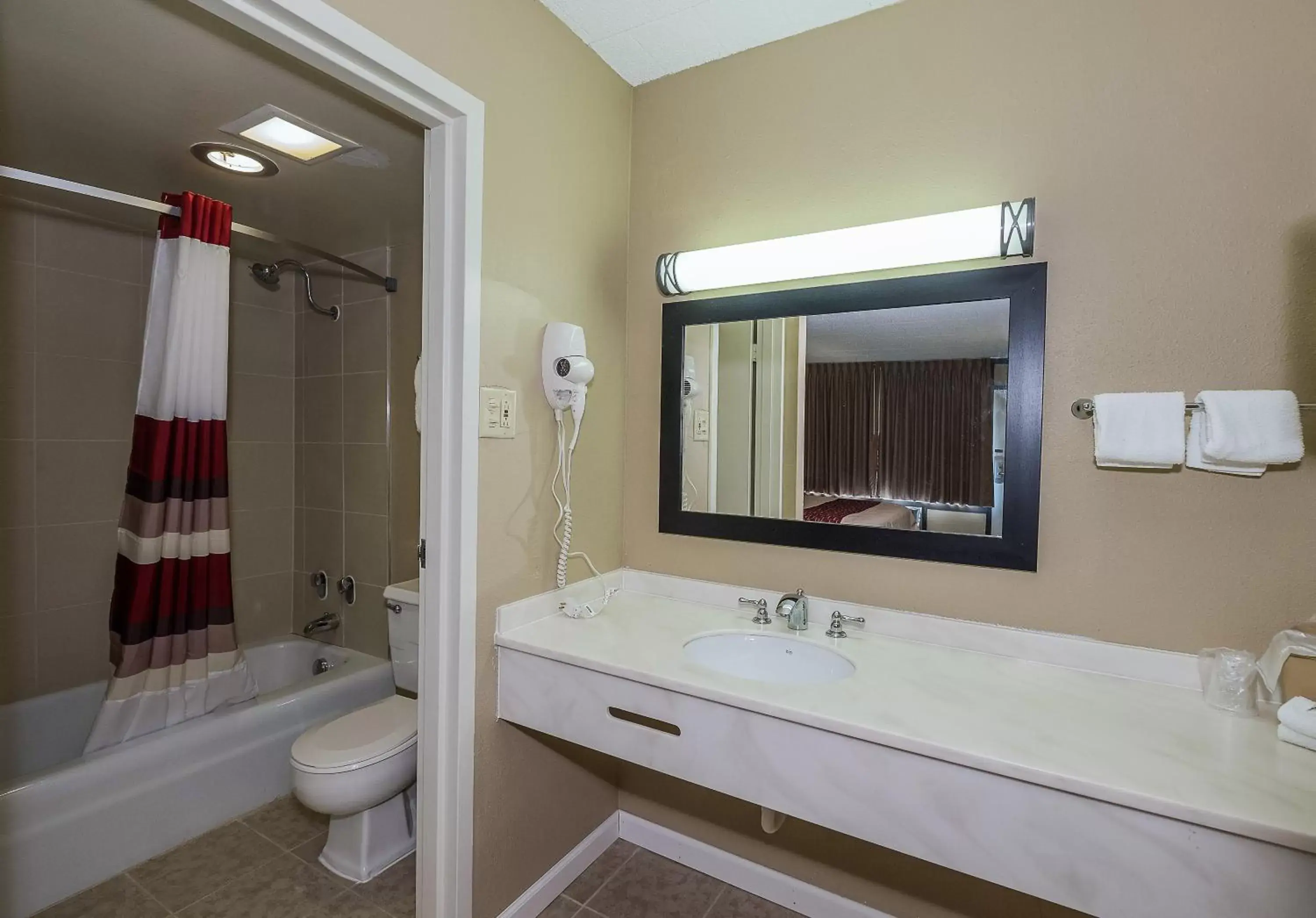 Bathroom in Red Roof Inn Clearfield
