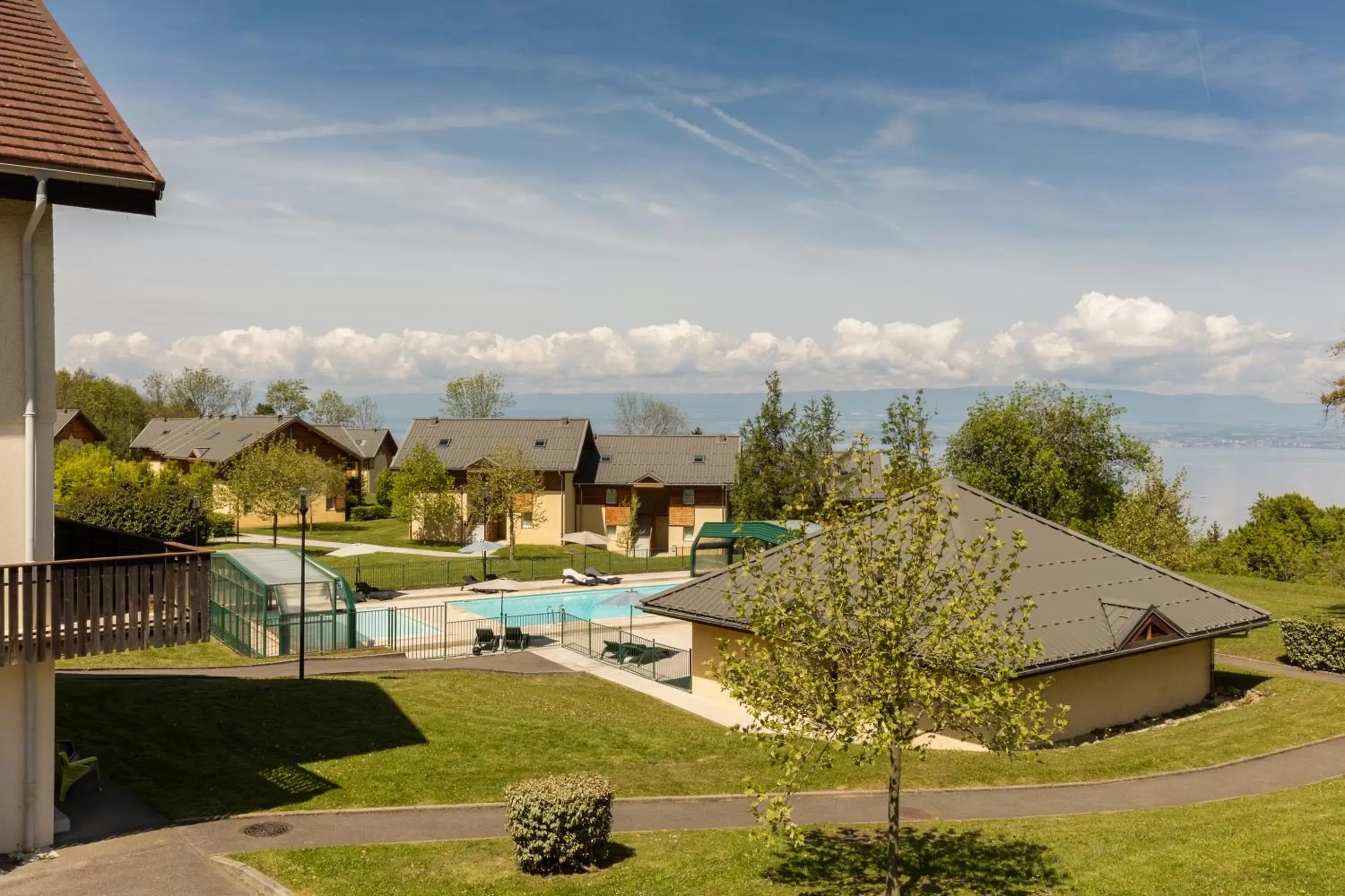 Swimming pool, Pool View in Garden & City Evian - Lugrin
