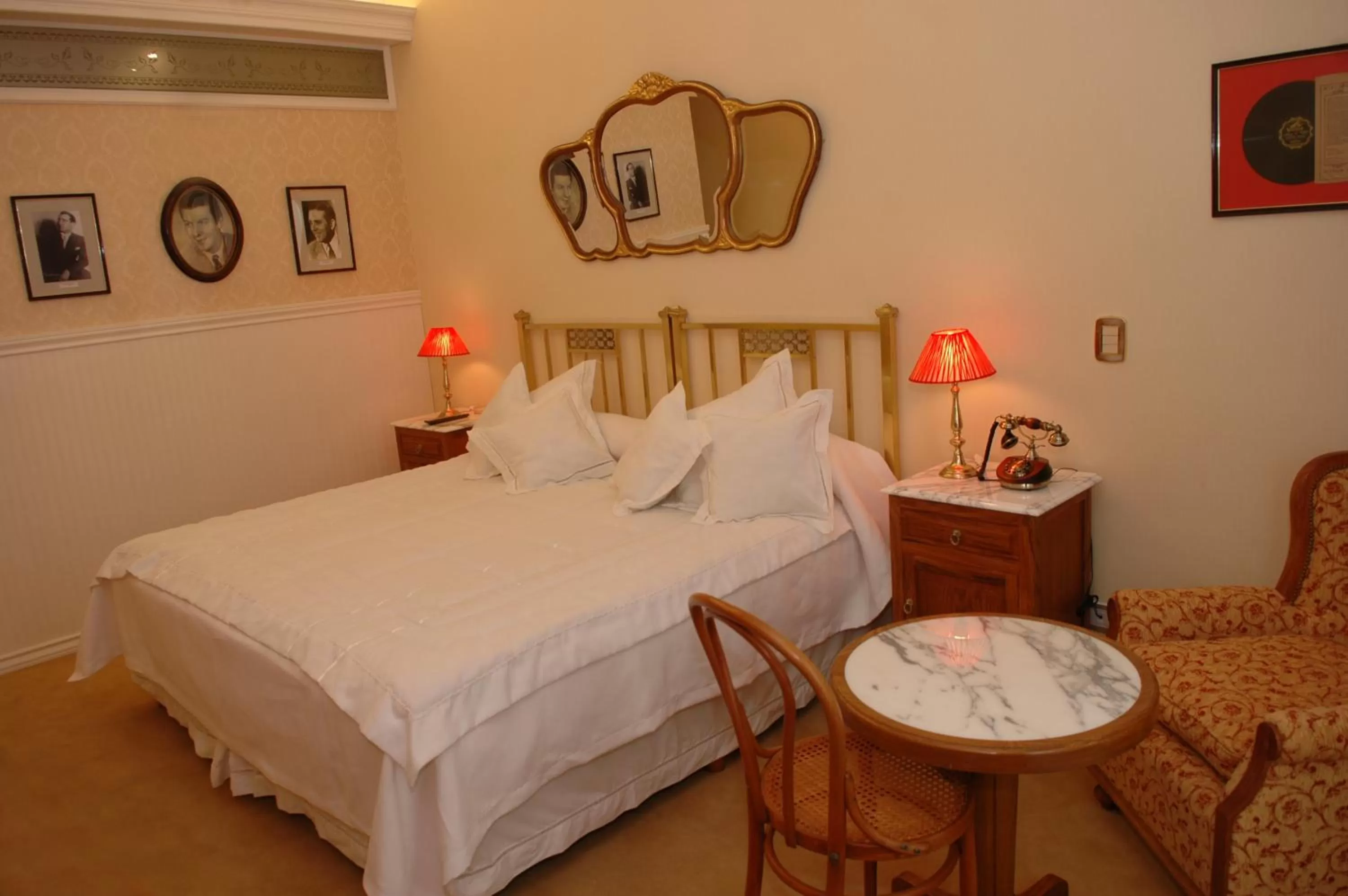 Photo of the whole room, Bed in Tanguero Hotel Boutique Antique