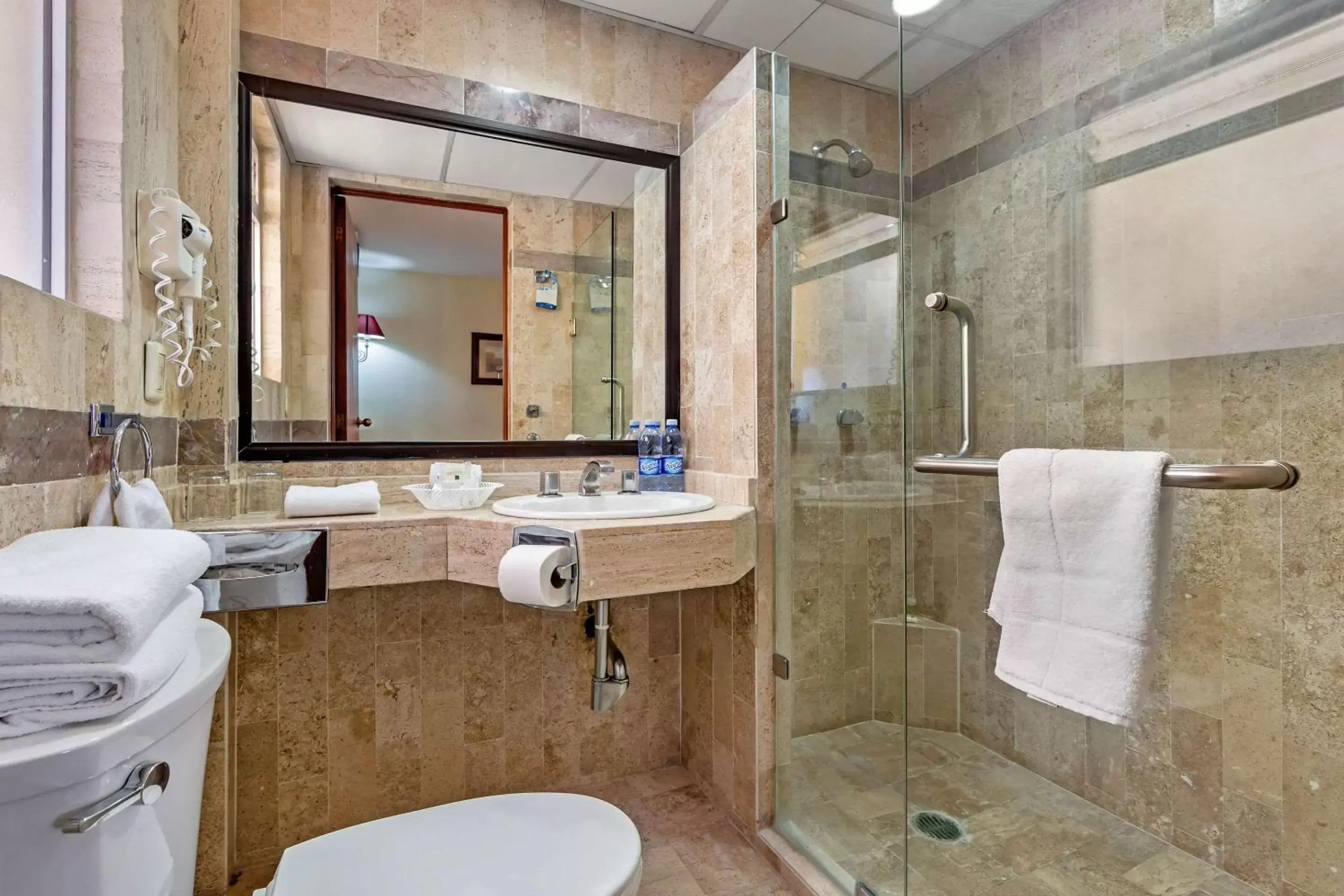 Bathroom in Hotel Quality Inn Aguascalientes